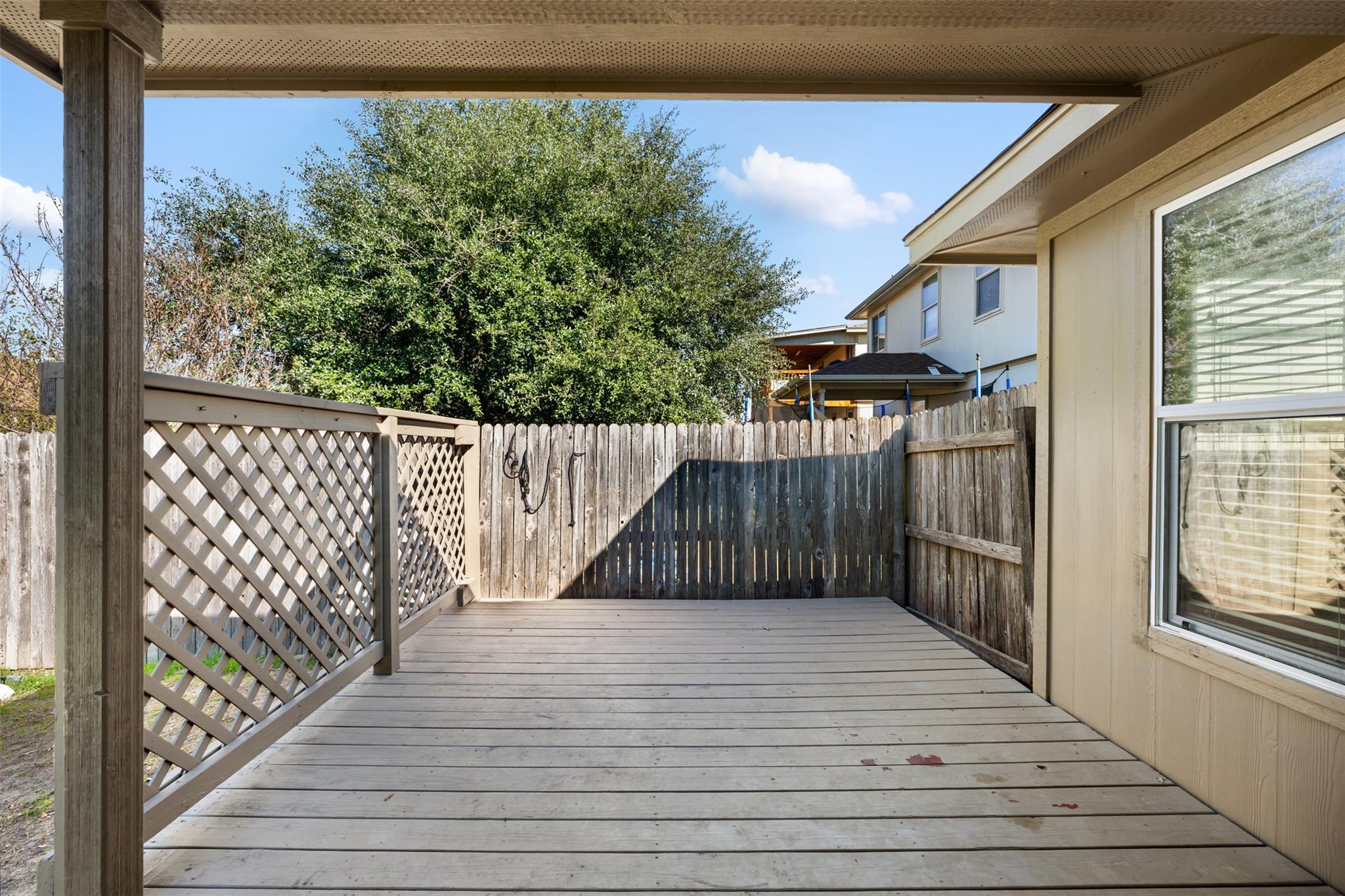 220 Bauxite Dr, Jarrell, TX 76537