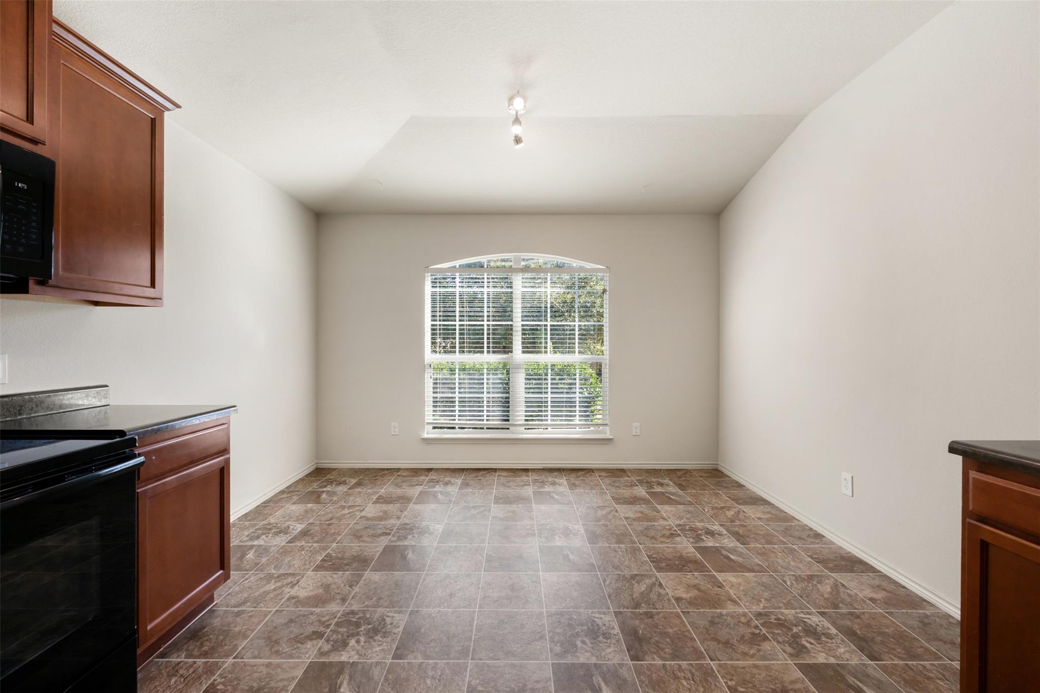 220 Bauxite Dr, Jarrell, TX 76537