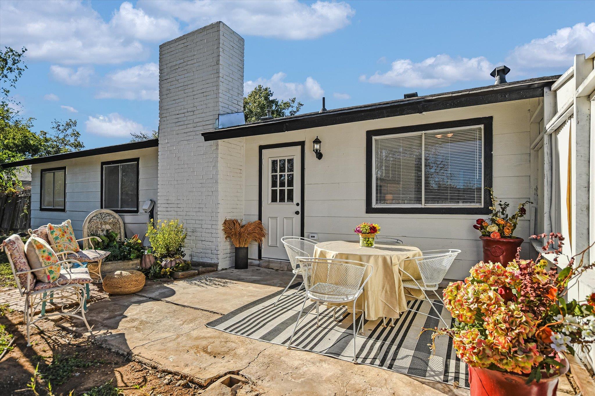 621 Buckskin Dr, Round Rock, TX 78681