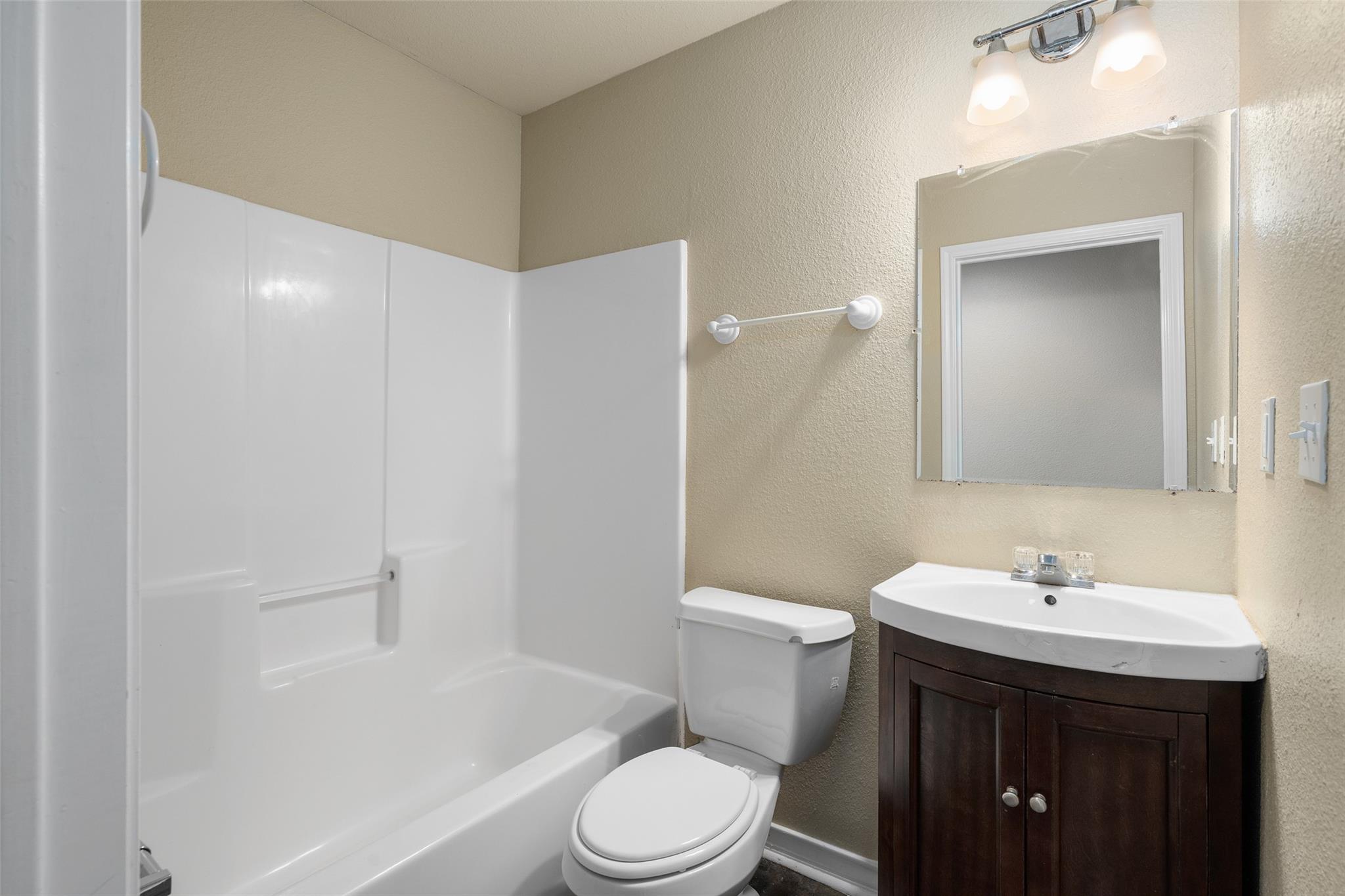 521 & 525 W Hutchison St, San Marcos, TX 78666