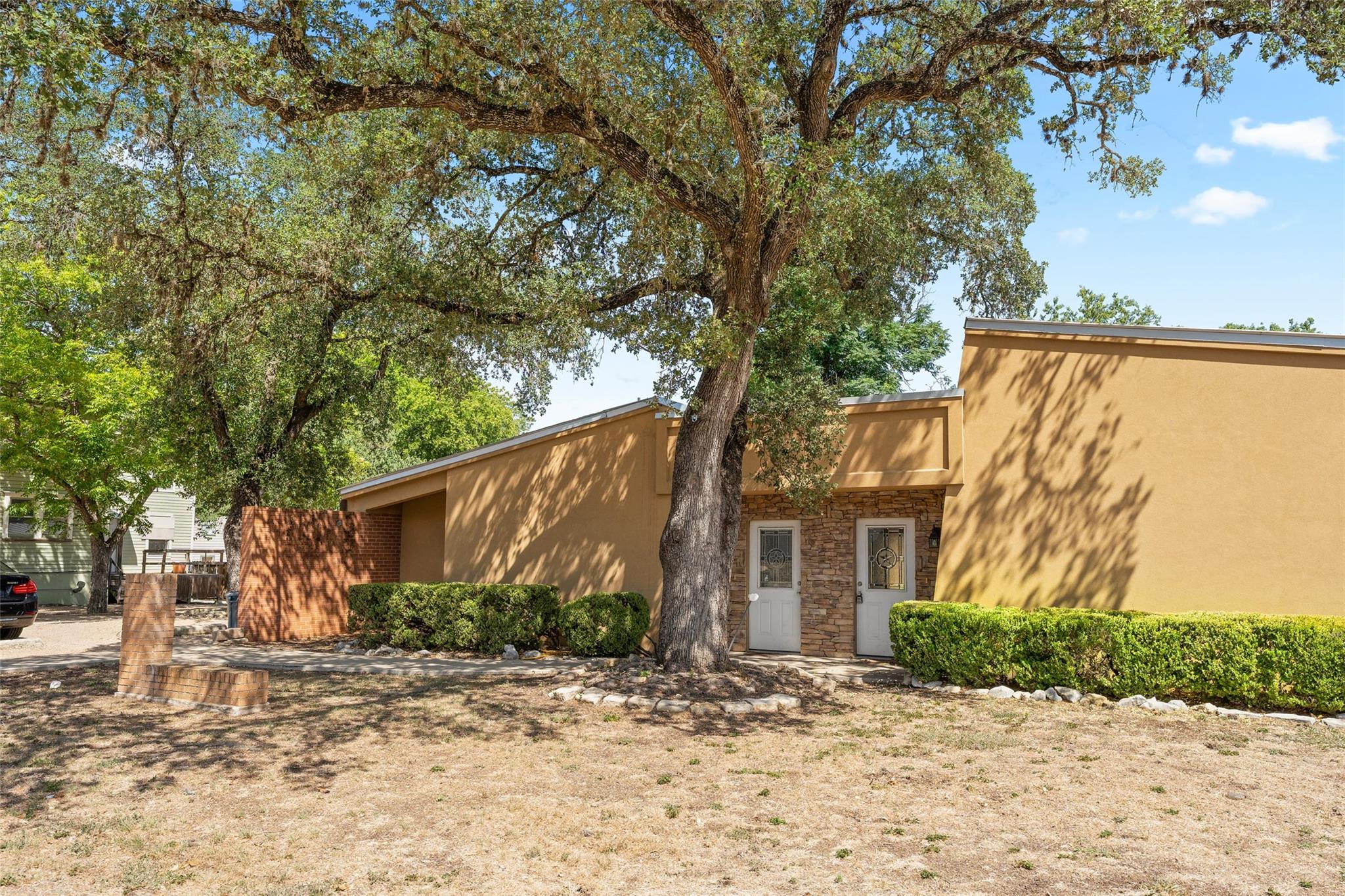 521 & 525 W Hutchison St, San Marcos, TX 78666