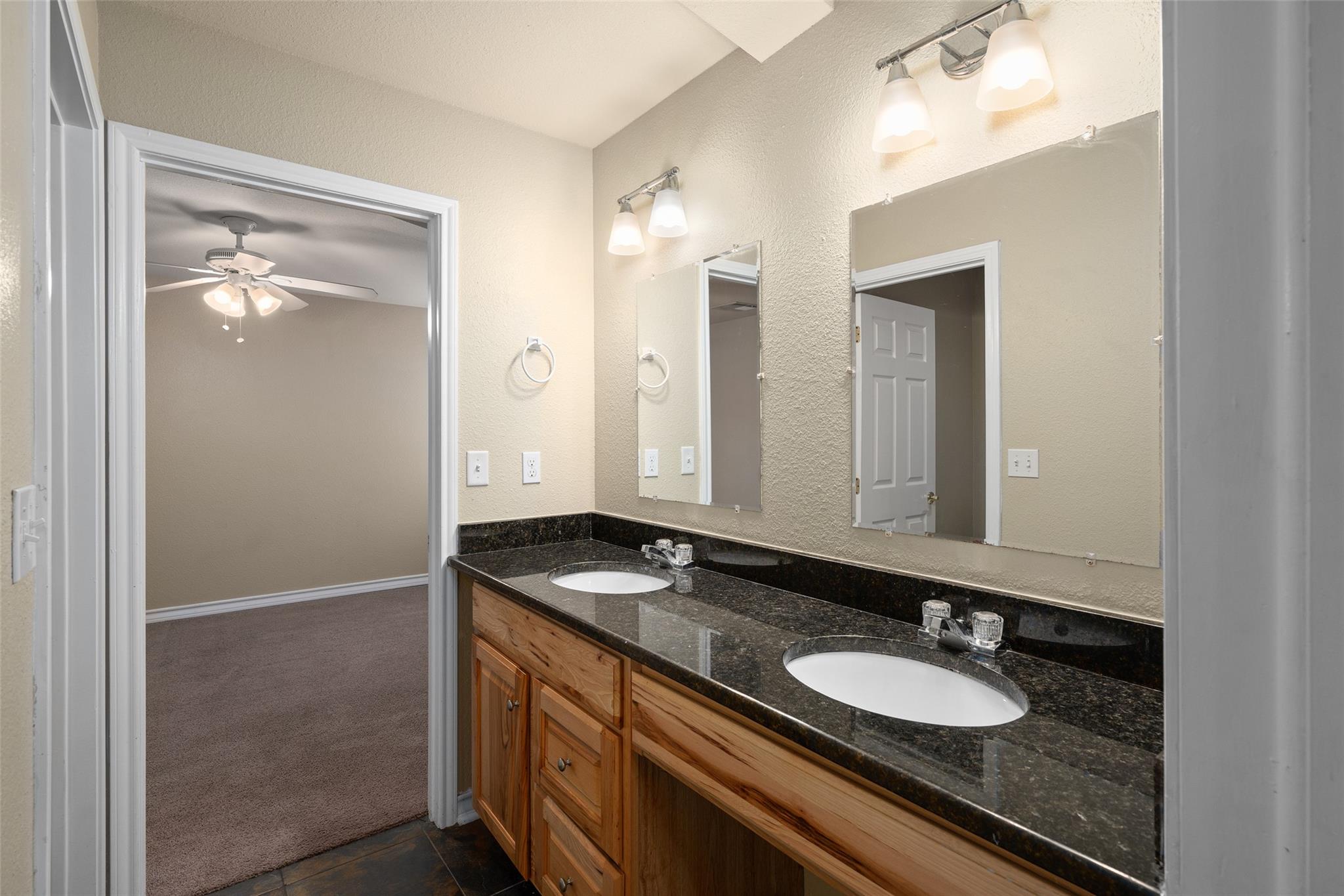 521 & 525 W Hutchison St, San Marcos, TX 78666