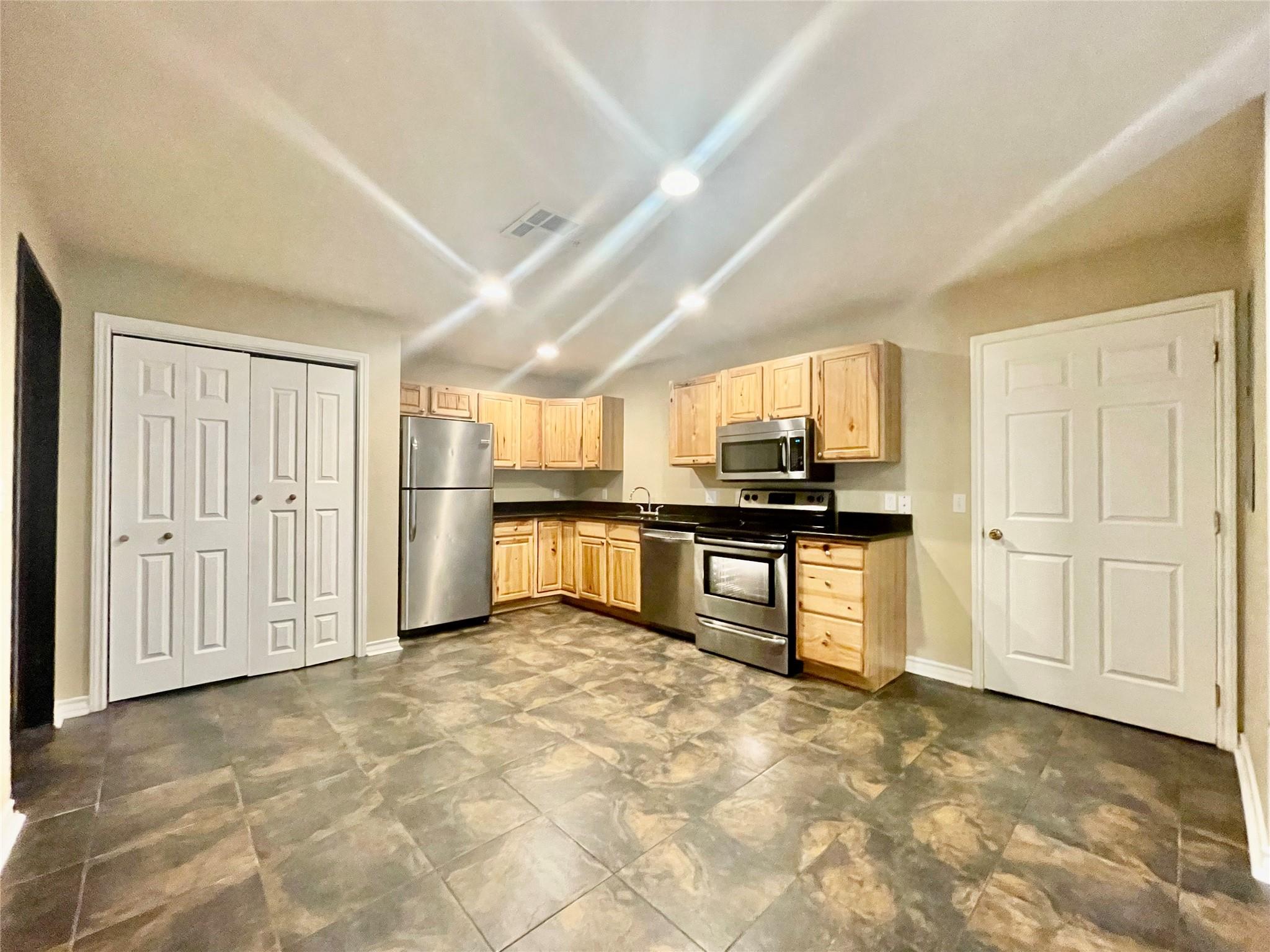 521 & 525 W Hutchison St, San Marcos, TX 78666