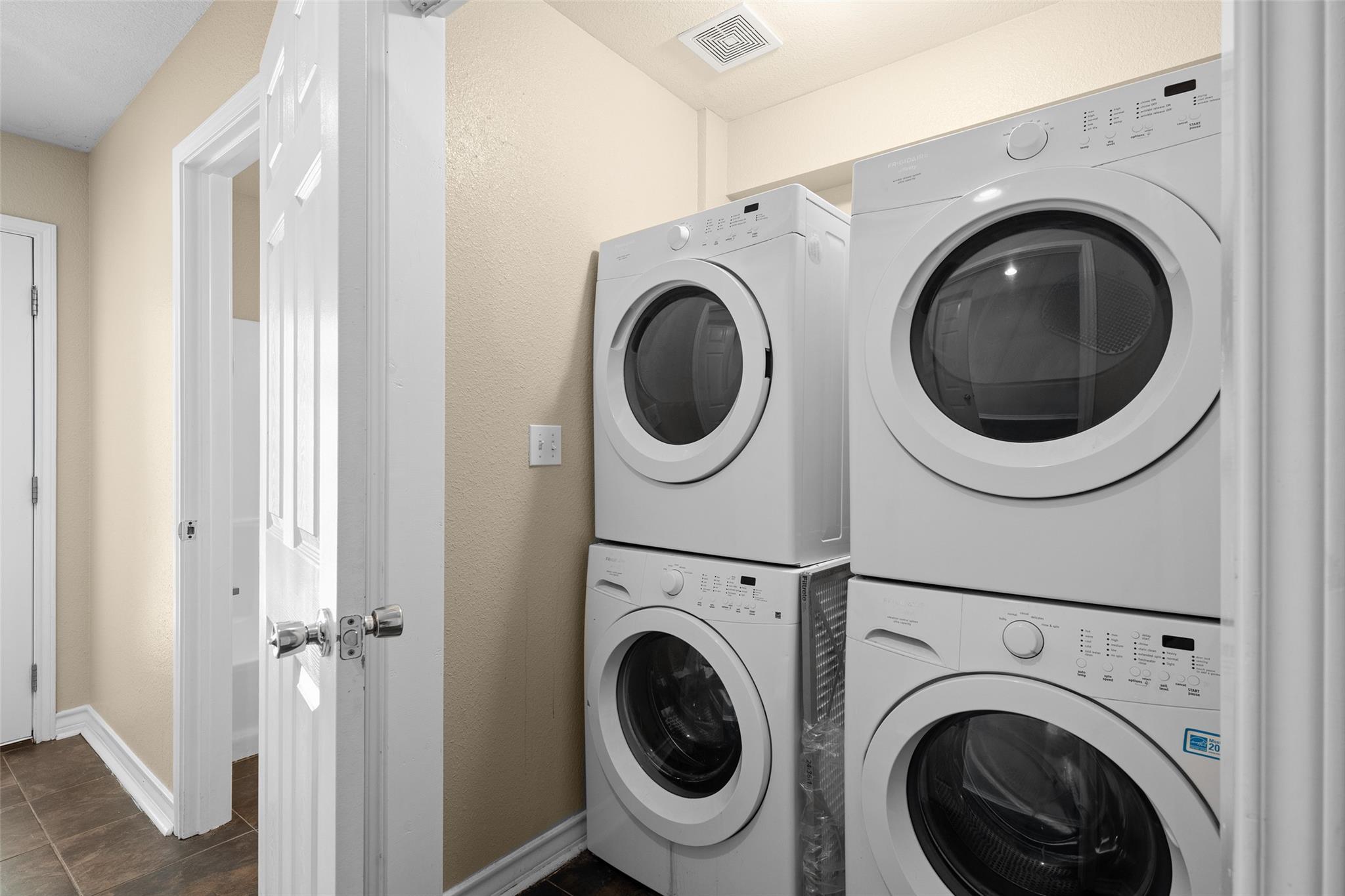 521 & 525 W Hutchison St, San Marcos, TX 78666