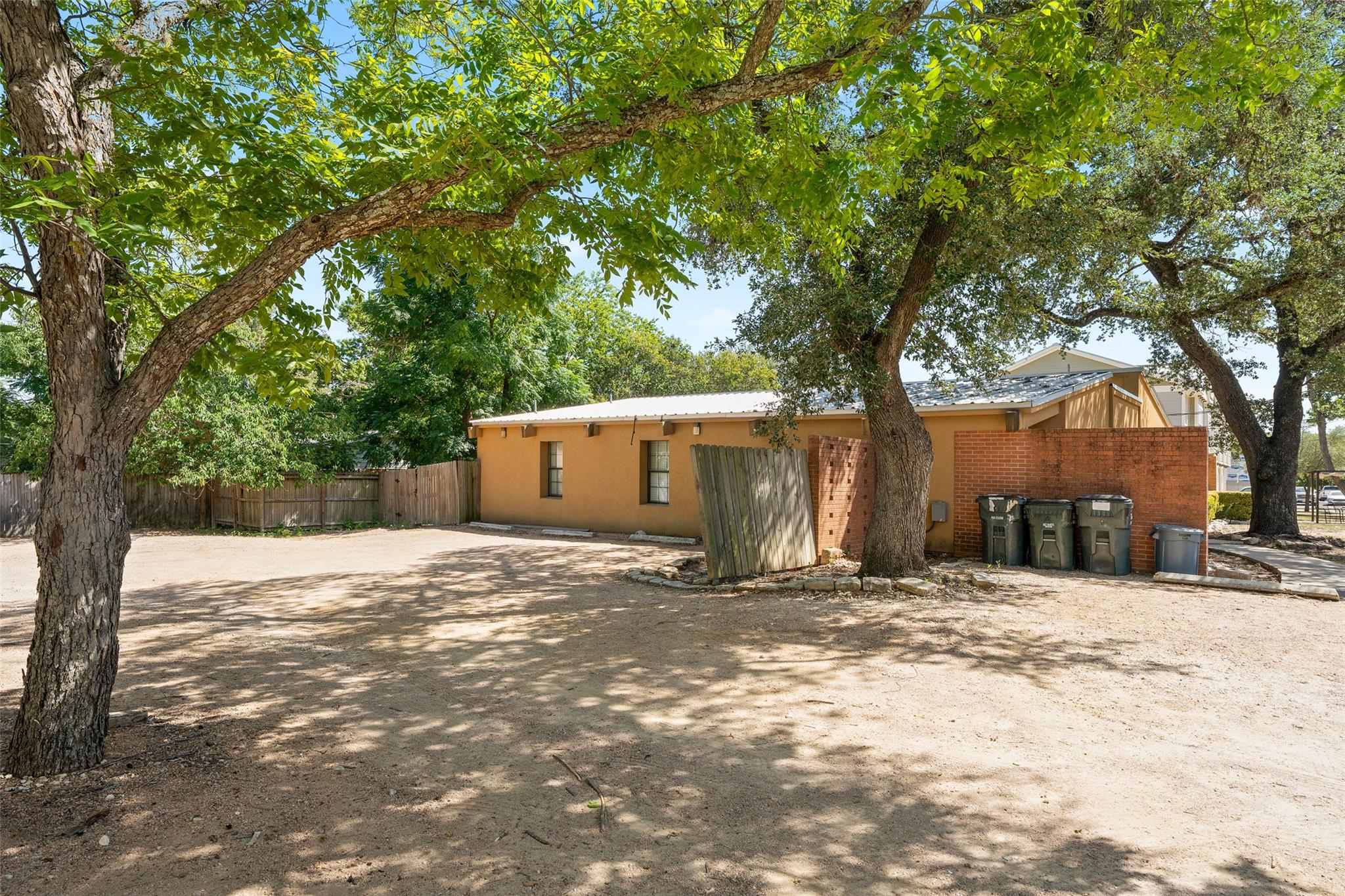 521 & 525 W Hutchison St, San Marcos, TX 78666