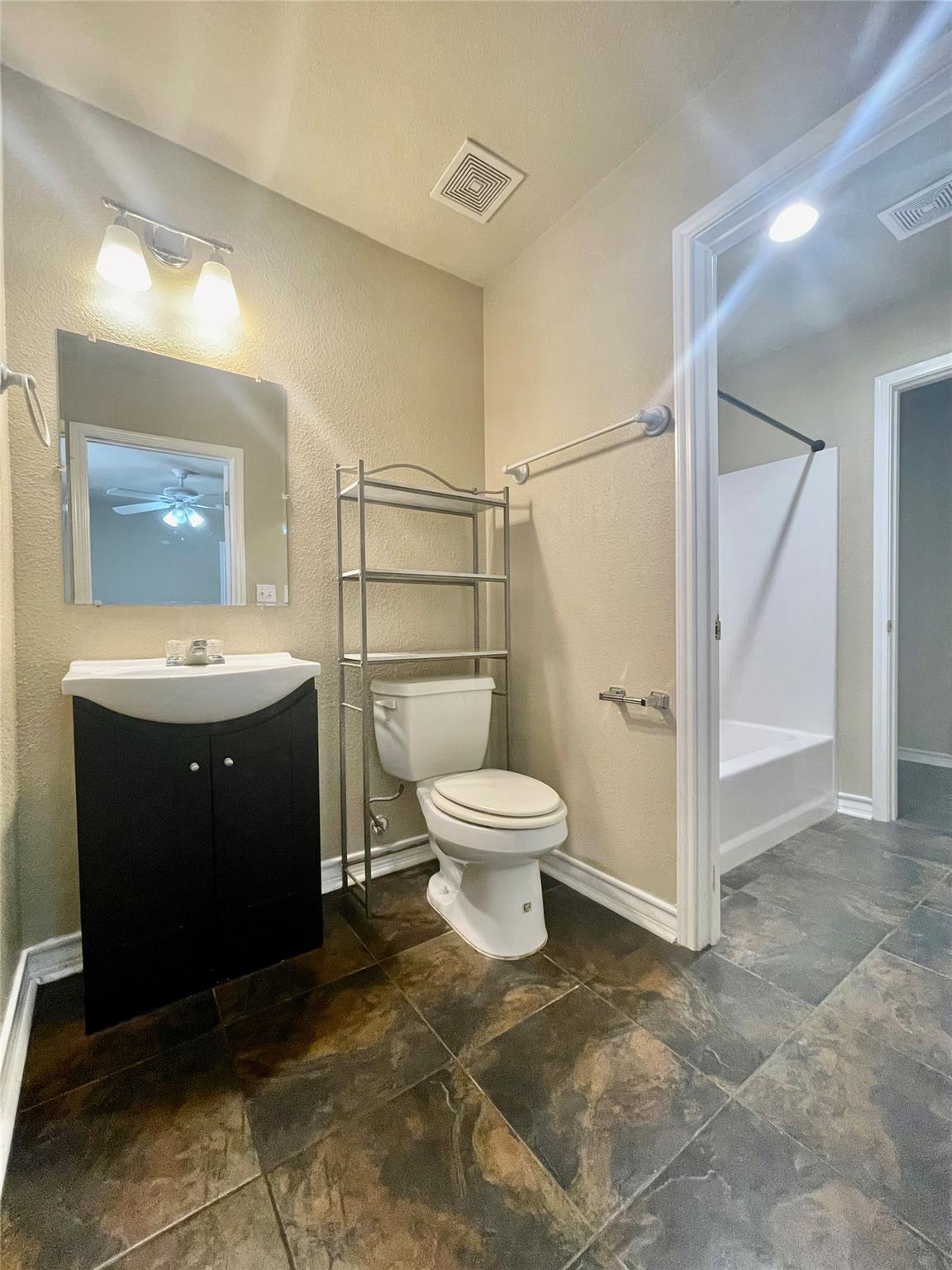 521 & 525 W Hutchison St, San Marcos, TX 78666