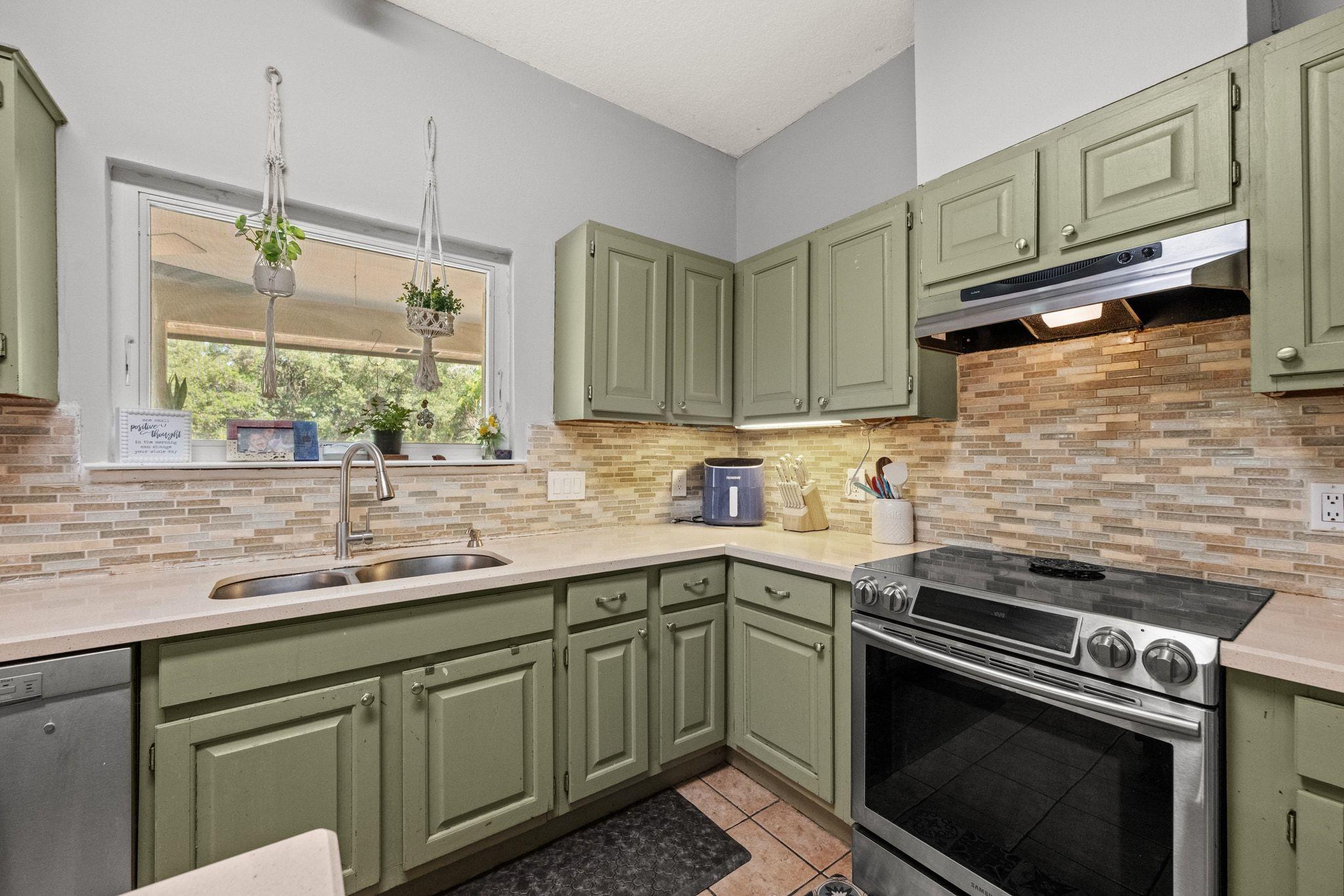 1031 N Sunset Canyon Dr, Dripping Springs, TX 78620