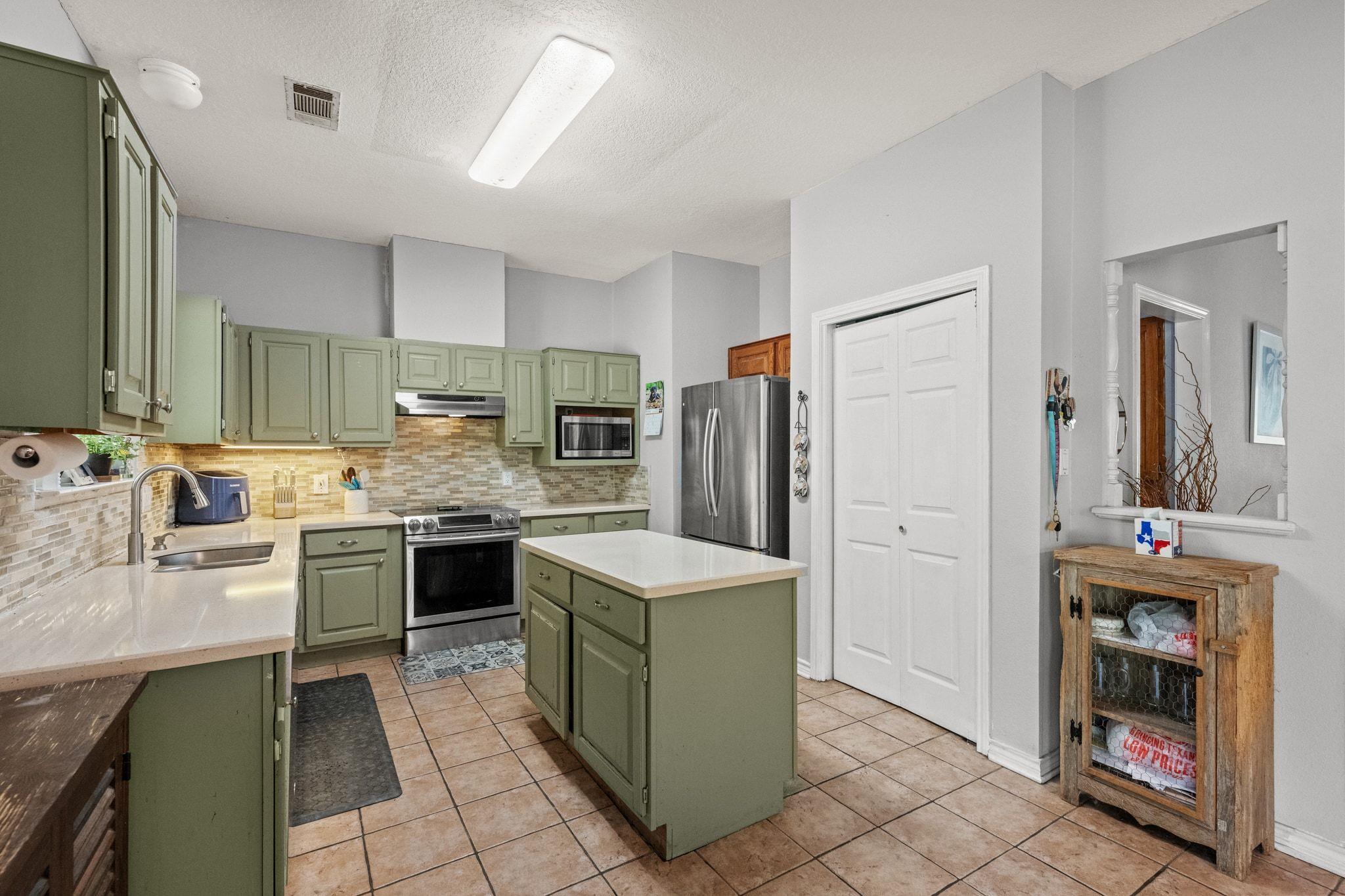 1031 N Sunset Canyon Dr, Dripping Springs, TX 78620