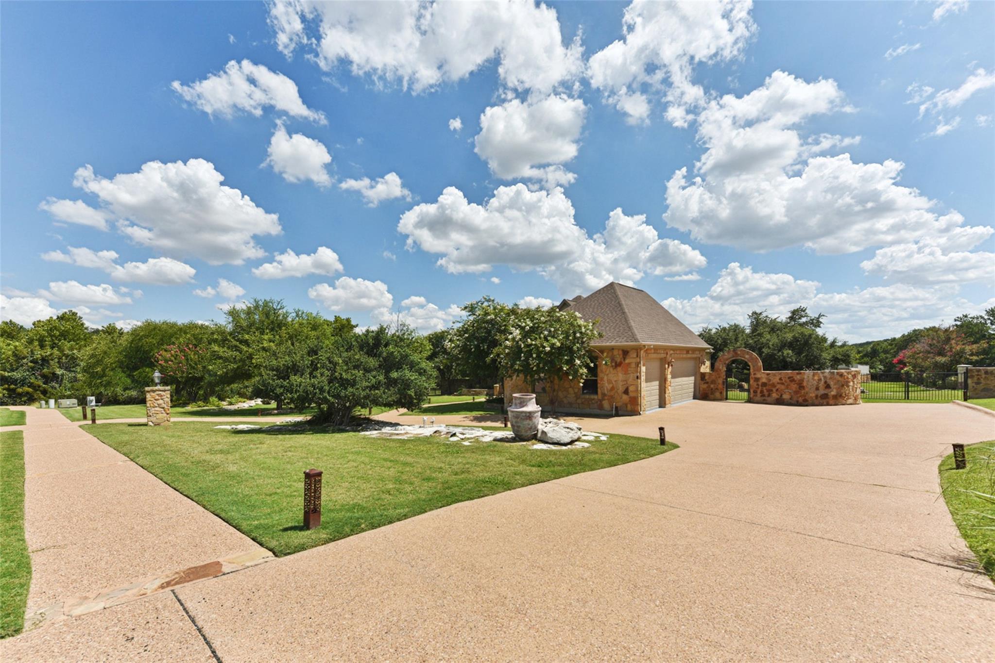 122 Silverstone Dr, Georgetown, TX 78633