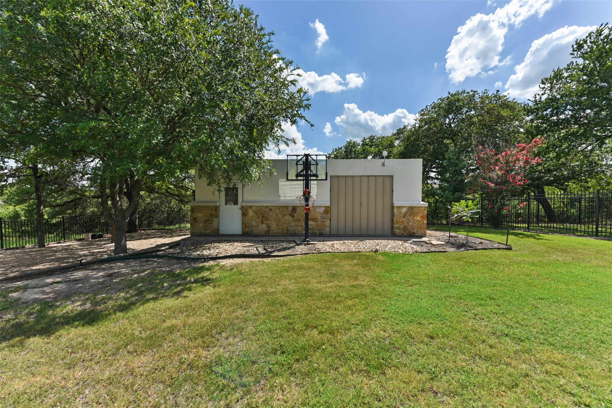 122 Silverstone Dr, Georgetown, TX 78633