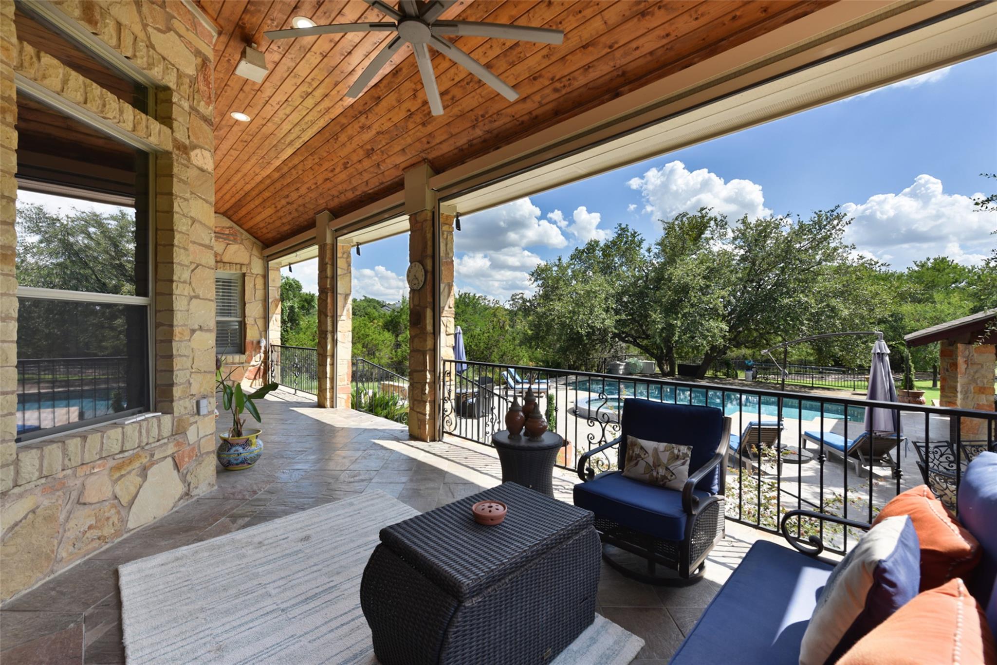 122 Silverstone Dr, Georgetown, TX 78633