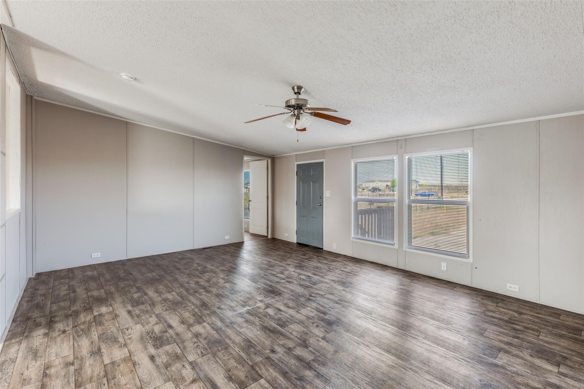 346 Rancho Linda Dr, Lockhart, TX 78644