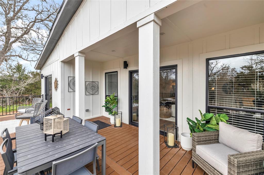 942 Chamberlin Rd, Dale, TX 78616