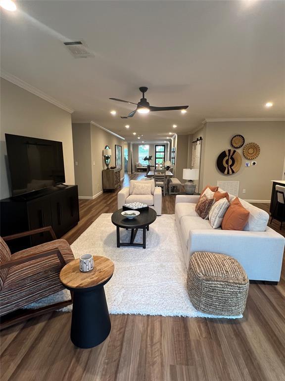 942 Chamberlin Rd, Dale, TX 78616