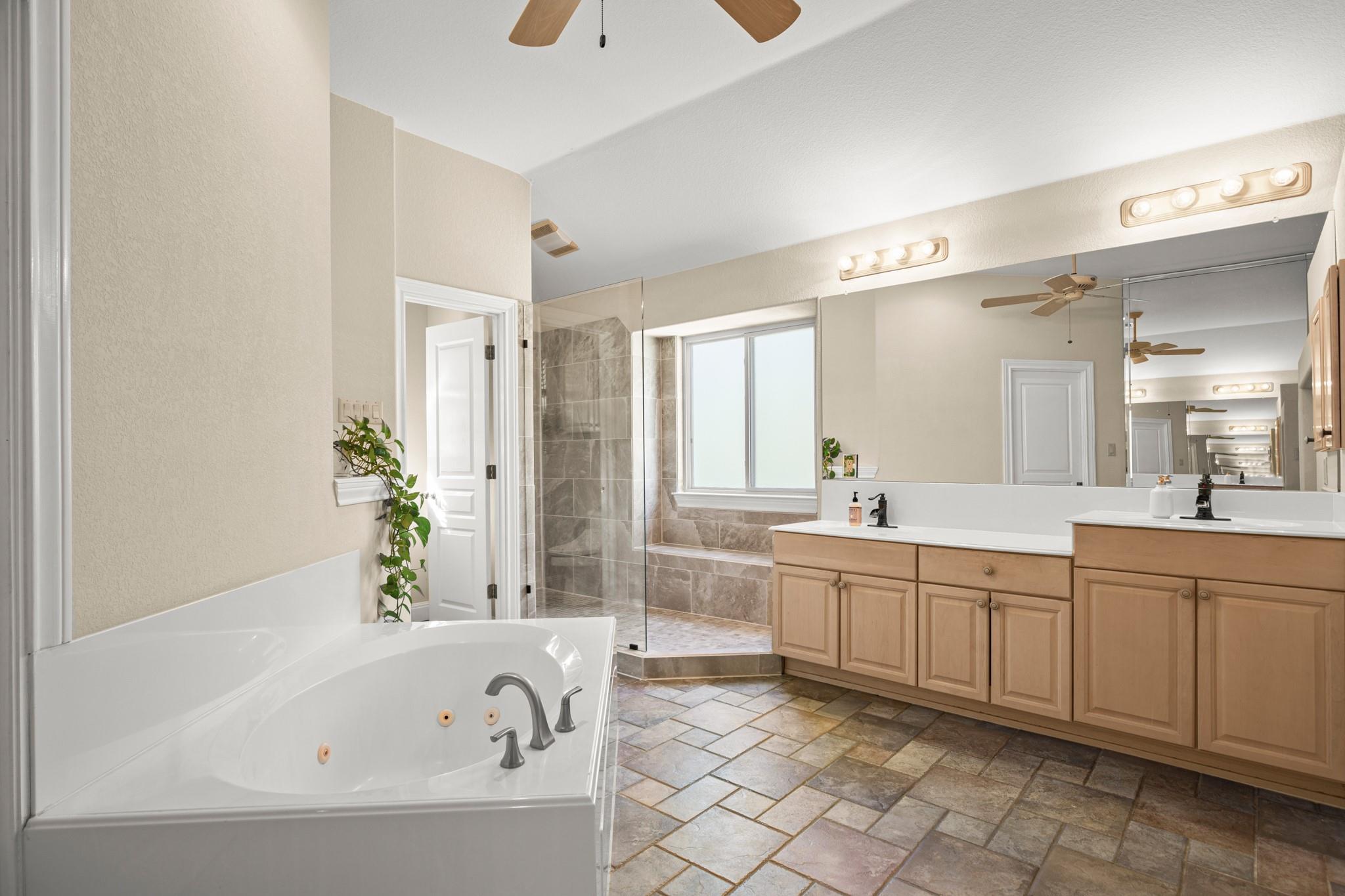 149 Spanish Oak Trl, Elgin, TX 78621