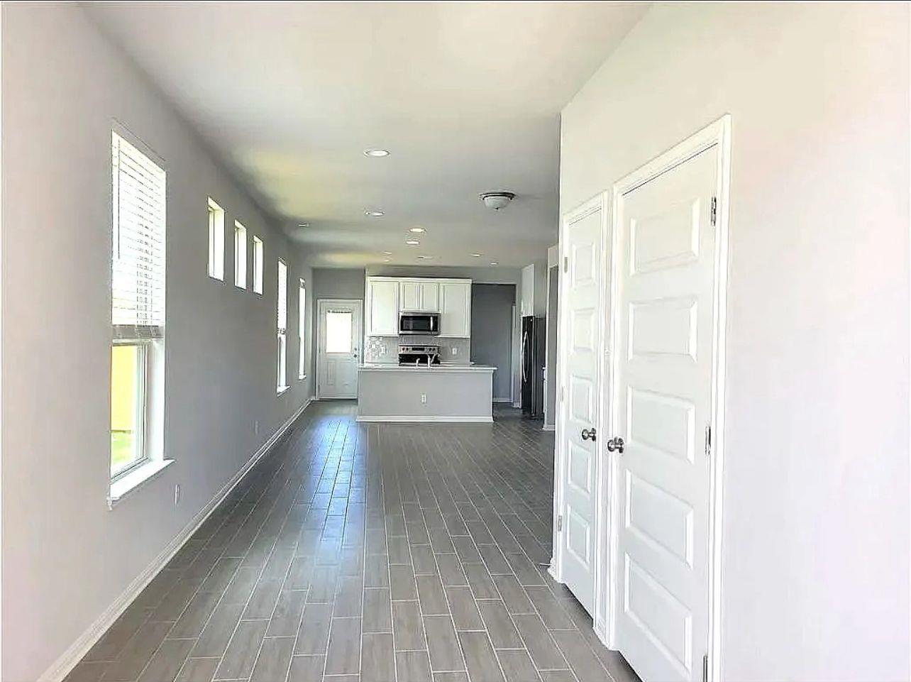 489 S Unforgiven Ln S, Jarrell, TX 76537