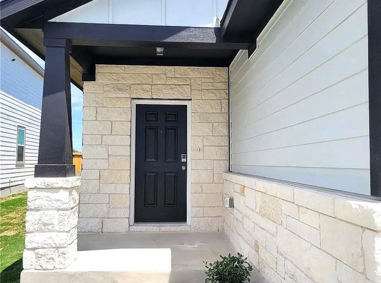 489 S Unforgiven Ln S, Jarrell, TX 76537