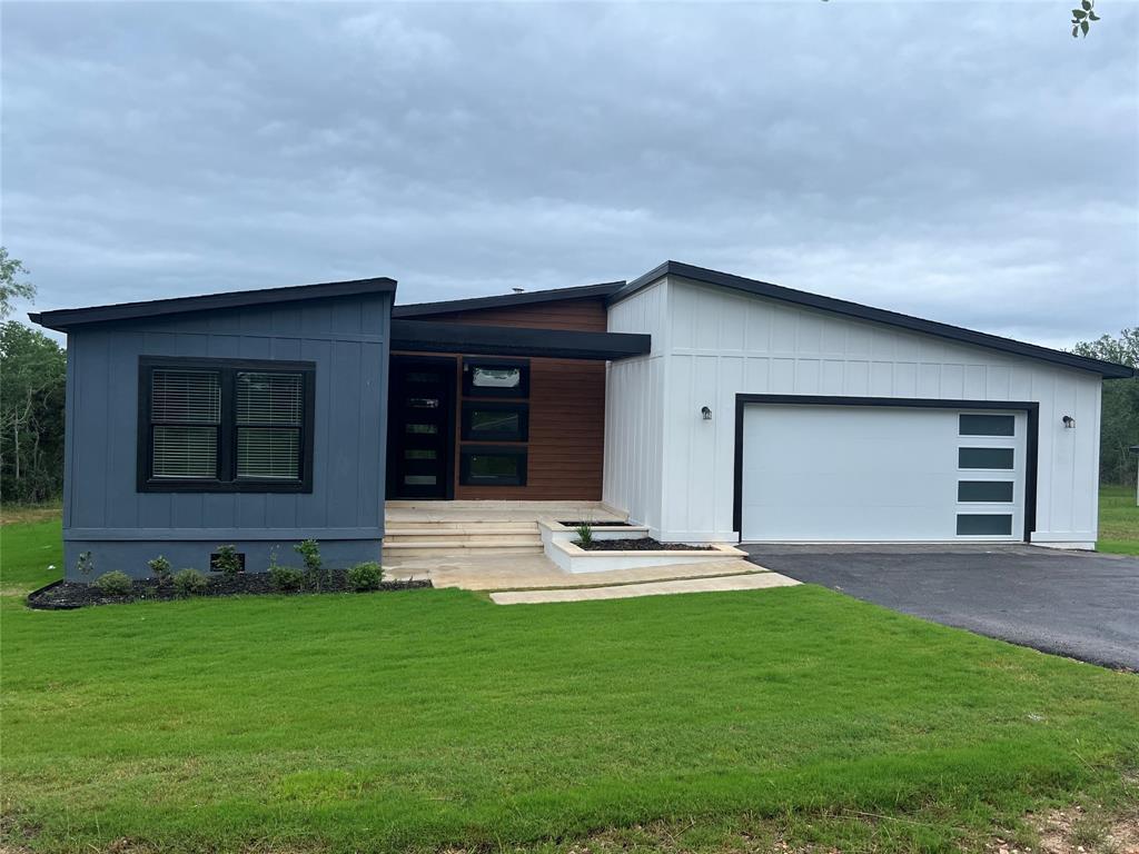 900 Chamberlin Rd, Dale, TX 78616