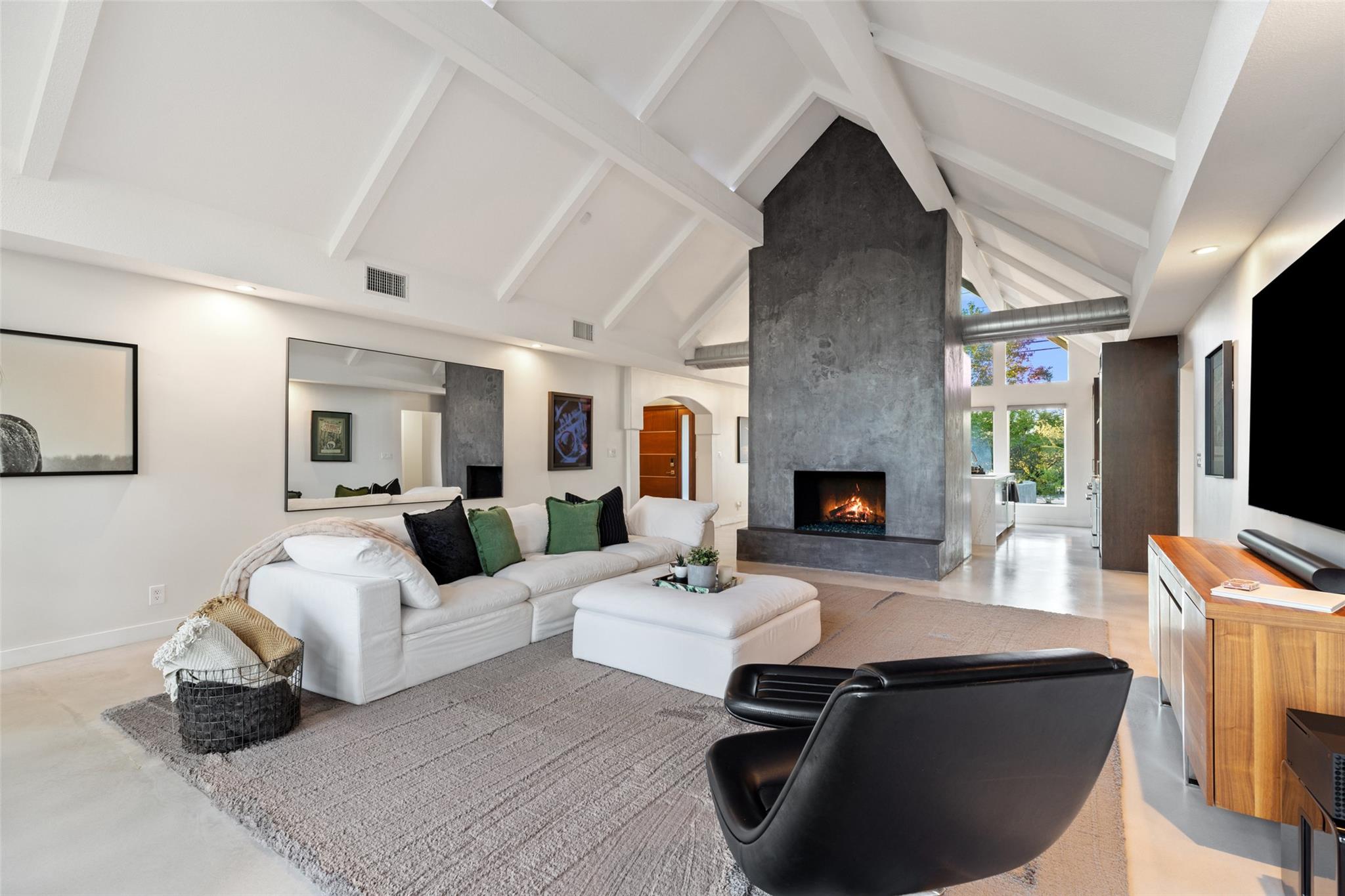 915 Biscayne St, Lakeway, TX 78734