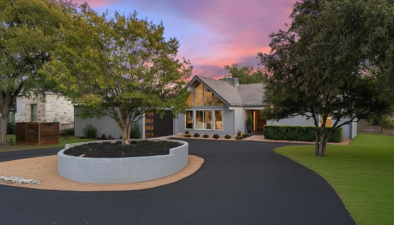 915 Biscayne St, Lakeway, TX 78734