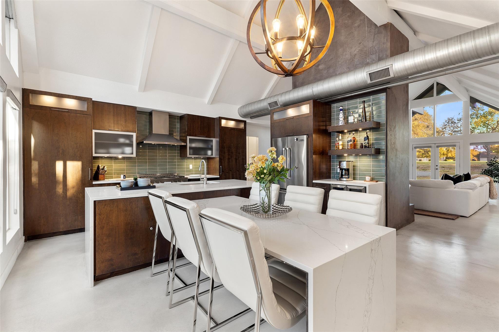 915 Biscayne St, Lakeway, TX 78734