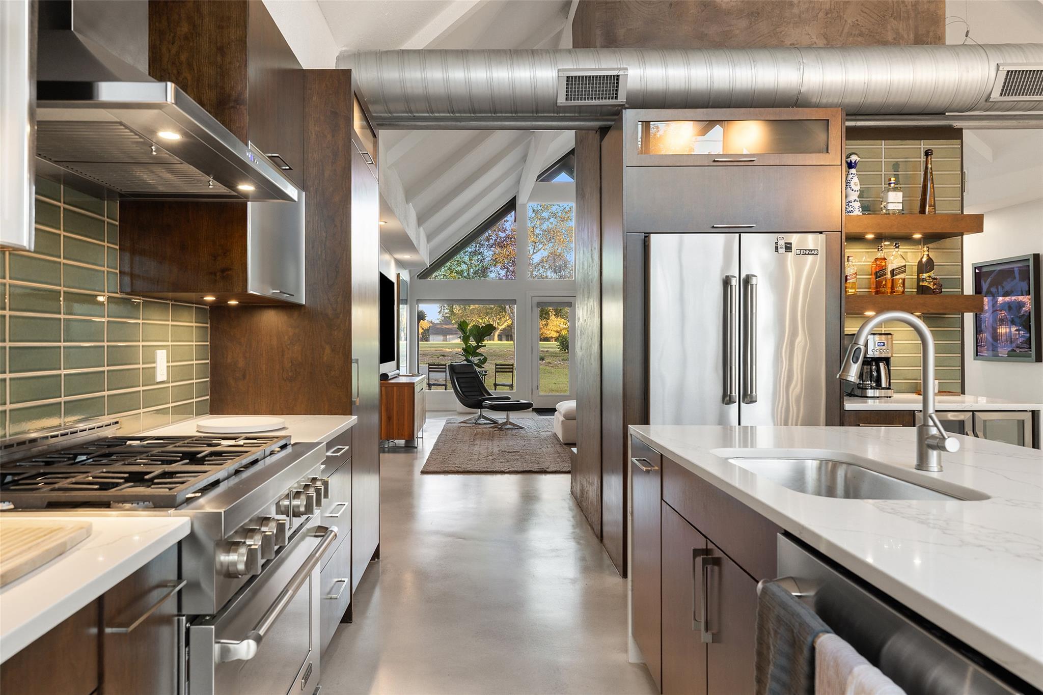 915 Biscayne St, Lakeway, TX 78734