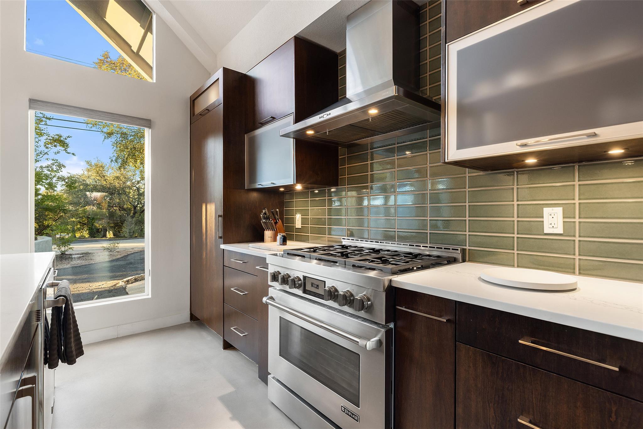 915 Biscayne St, Lakeway, TX 78734