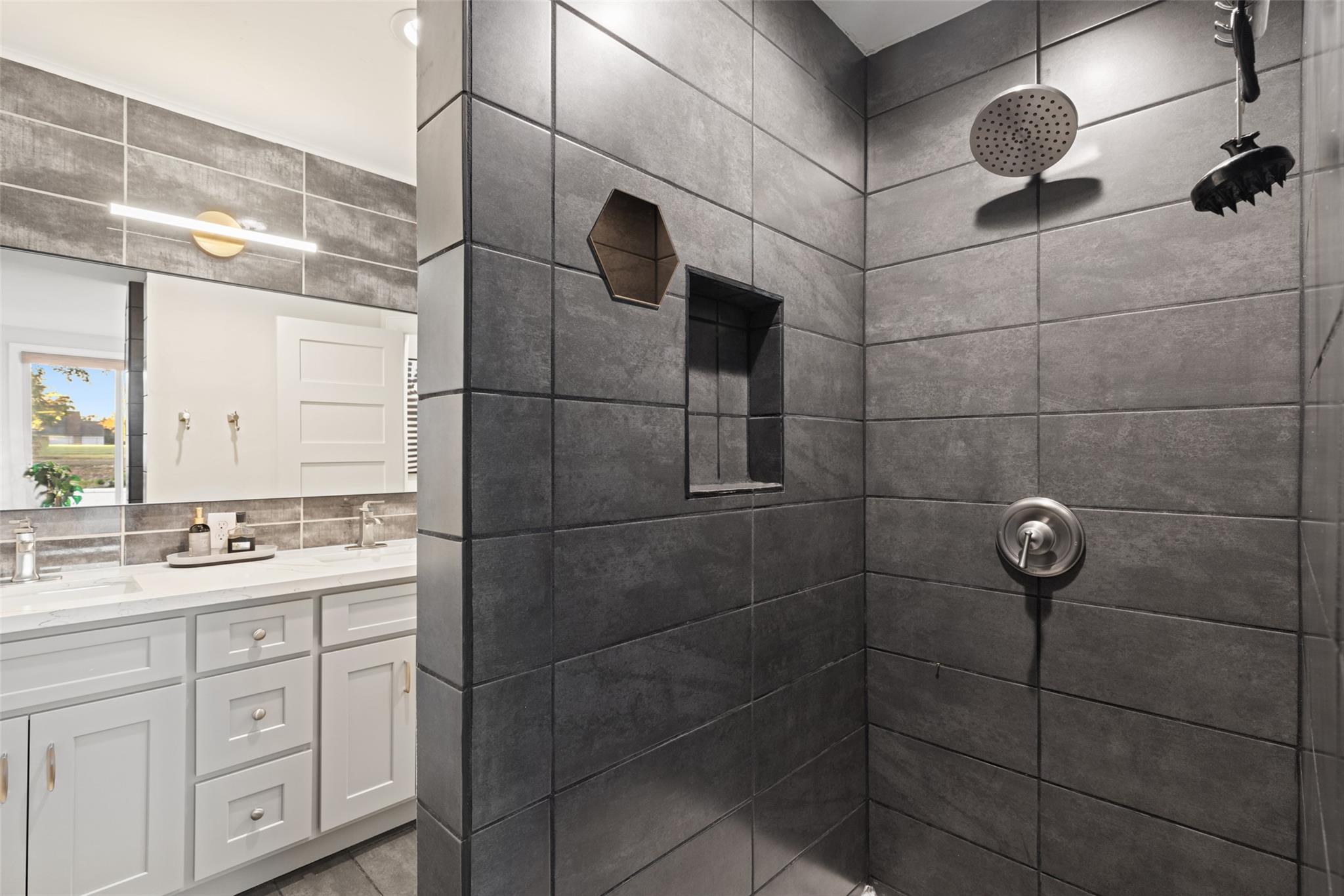 915 Biscayne St, Lakeway, TX 78734