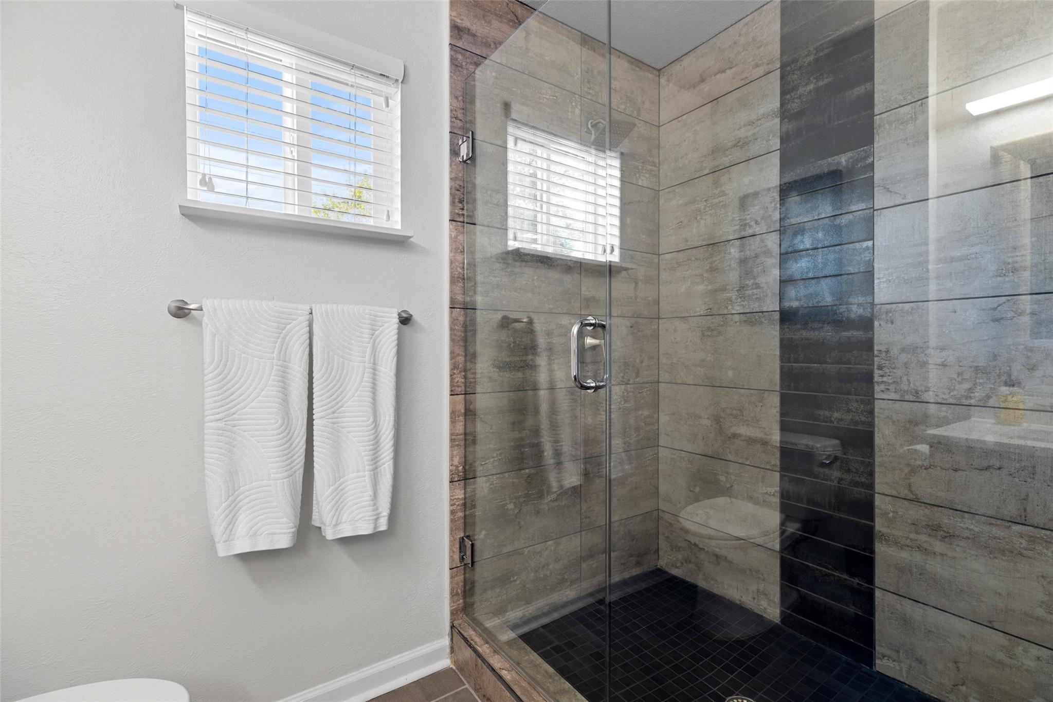 915 Biscayne St, Lakeway, TX 78734