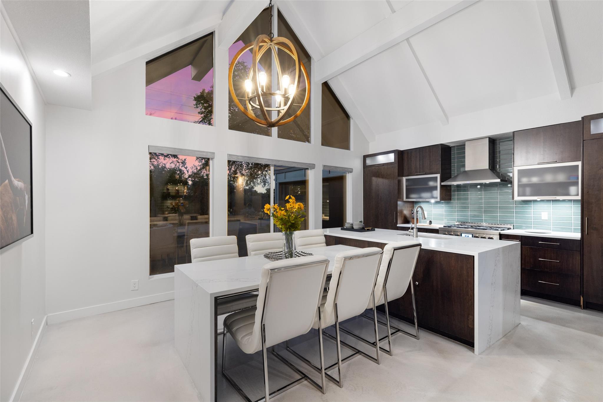 915 Biscayne St, Lakeway, TX 78734