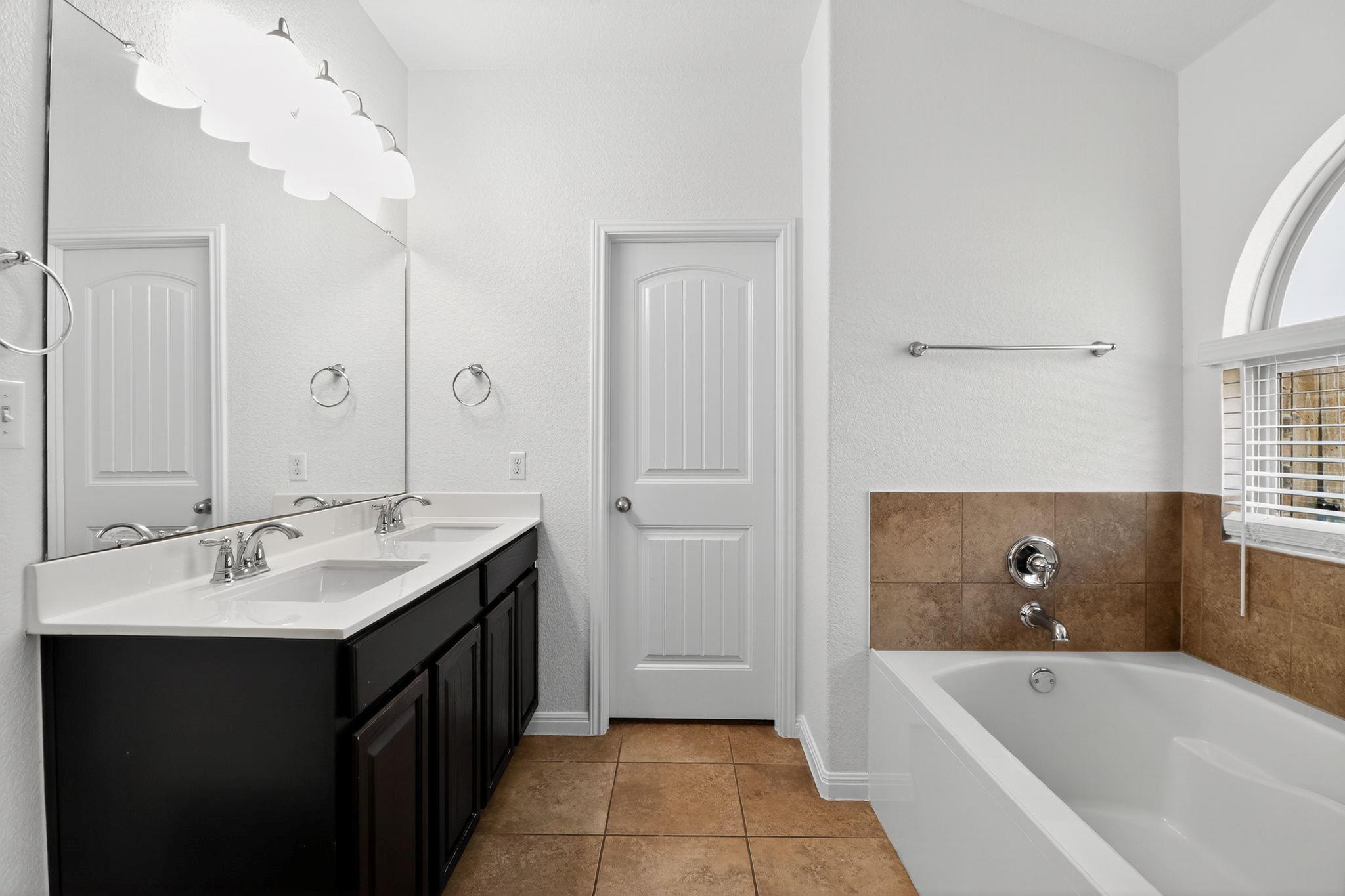 917 Canvasback Creek Dr, Leander, TX 78641