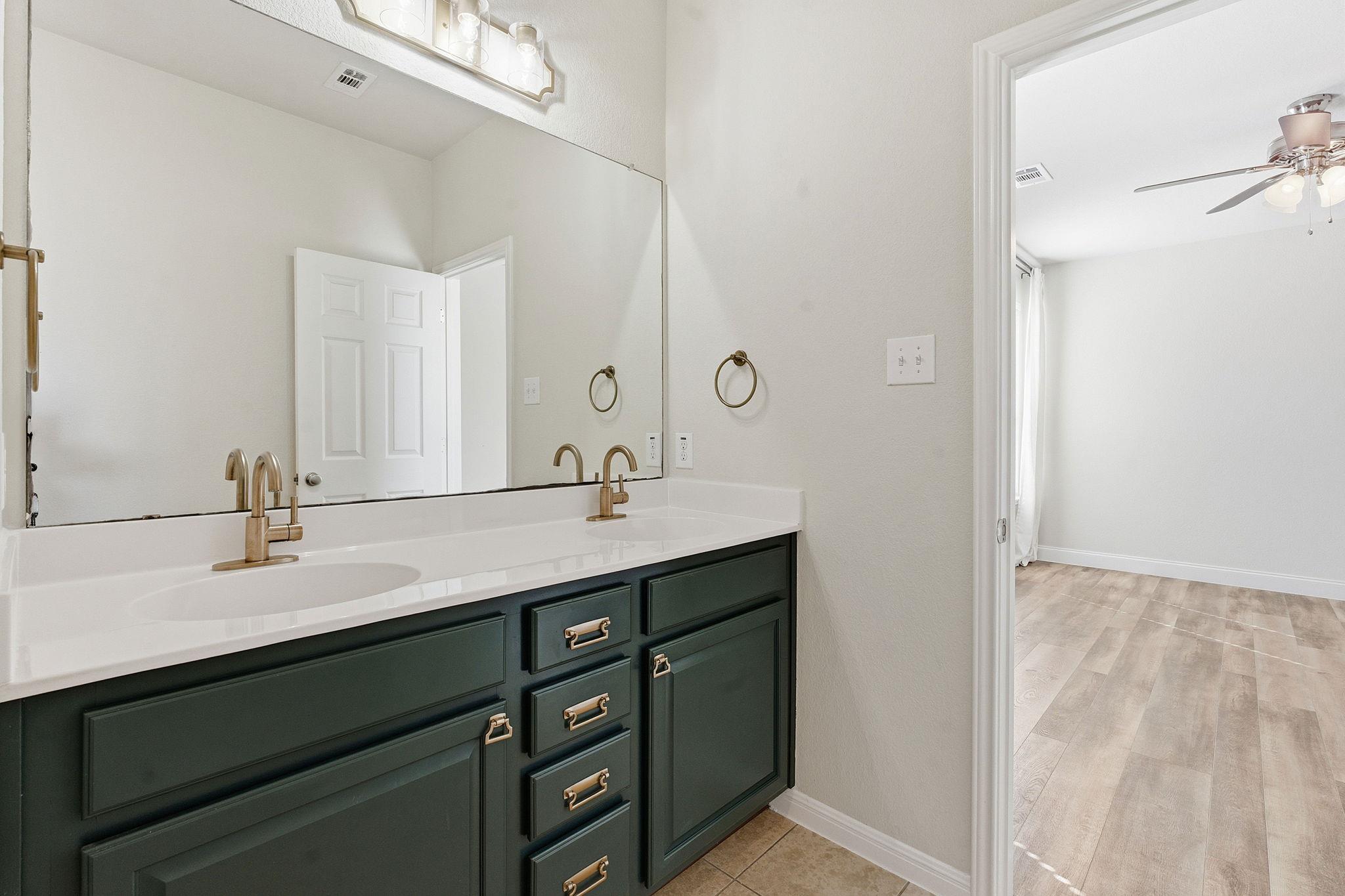 11400 W Parmer Ln # 77, Cedar Park, TX 78613