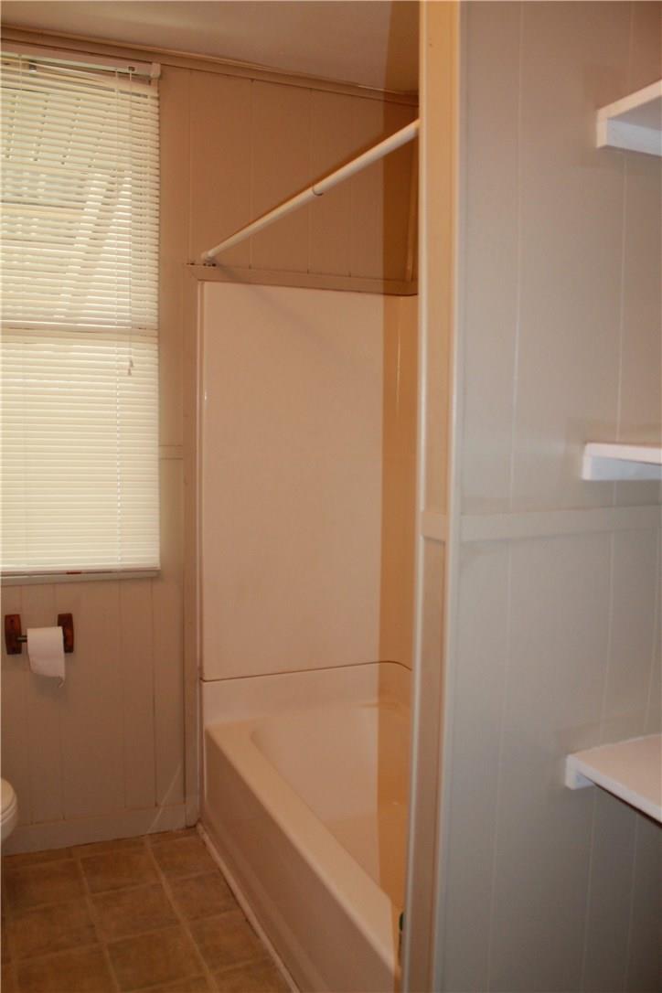 906 Haysel St, Bastrop, TX 78602