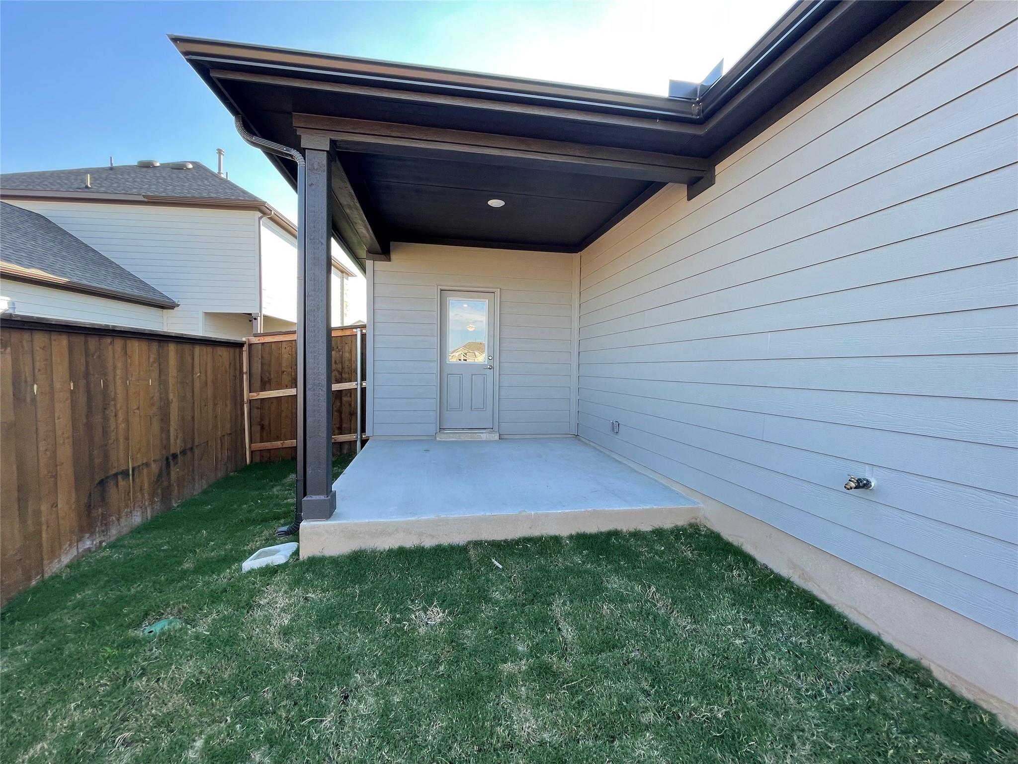 101 Thurman Holt Rd, Hutto, TX 78634