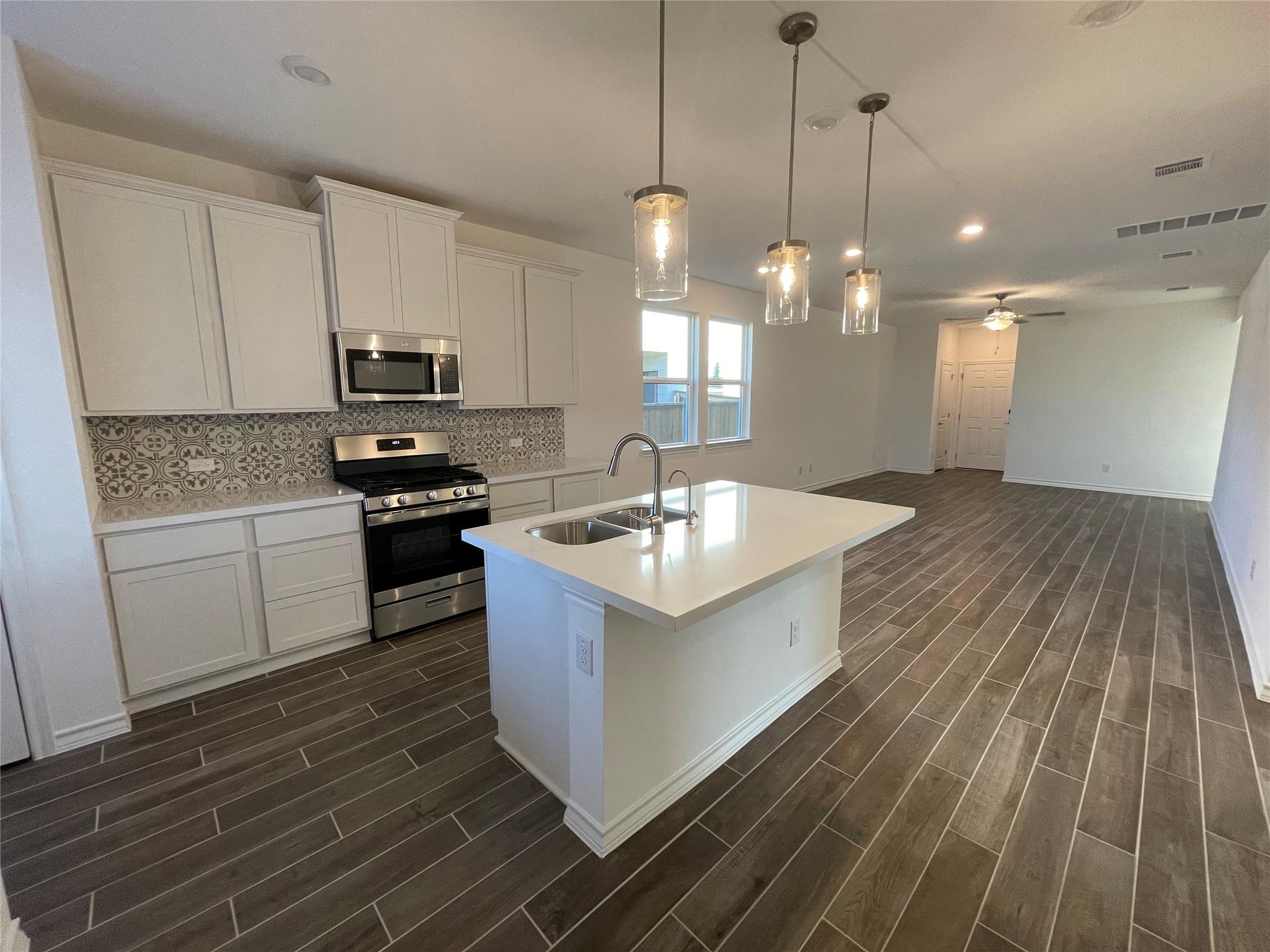 101 Thurman Holt Rd, Hutto, TX 78634