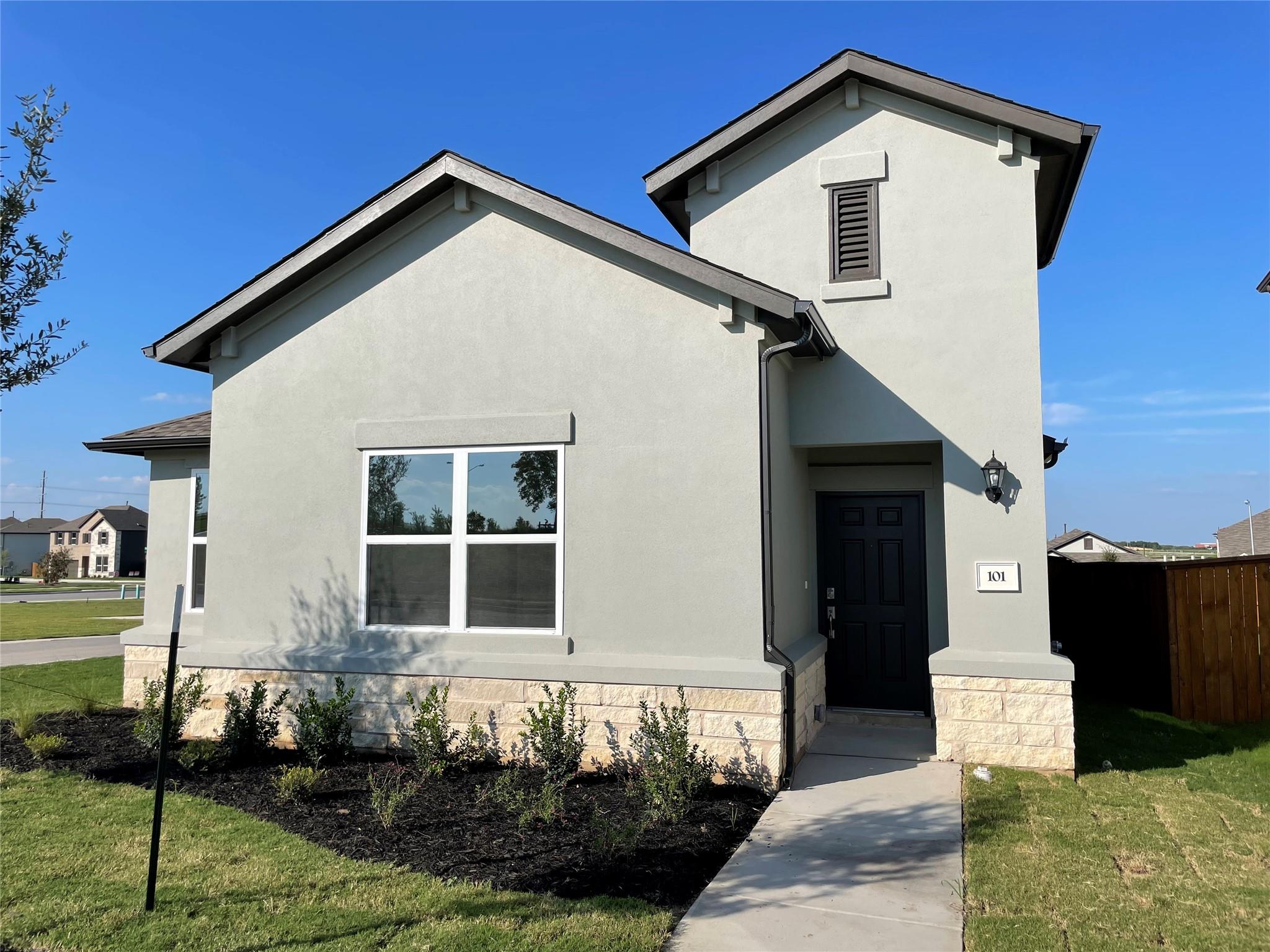 101 Thurman Holt Rd, Hutto, TX 78634