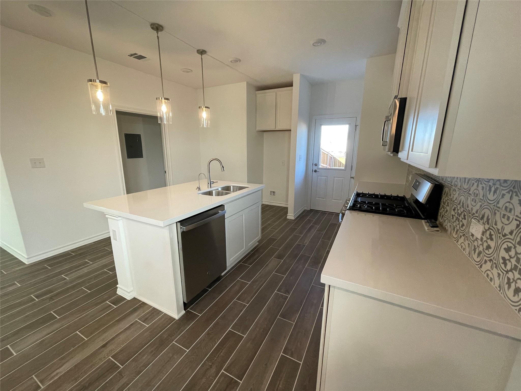 101 Thurman Holt Rd, Hutto, TX 78634