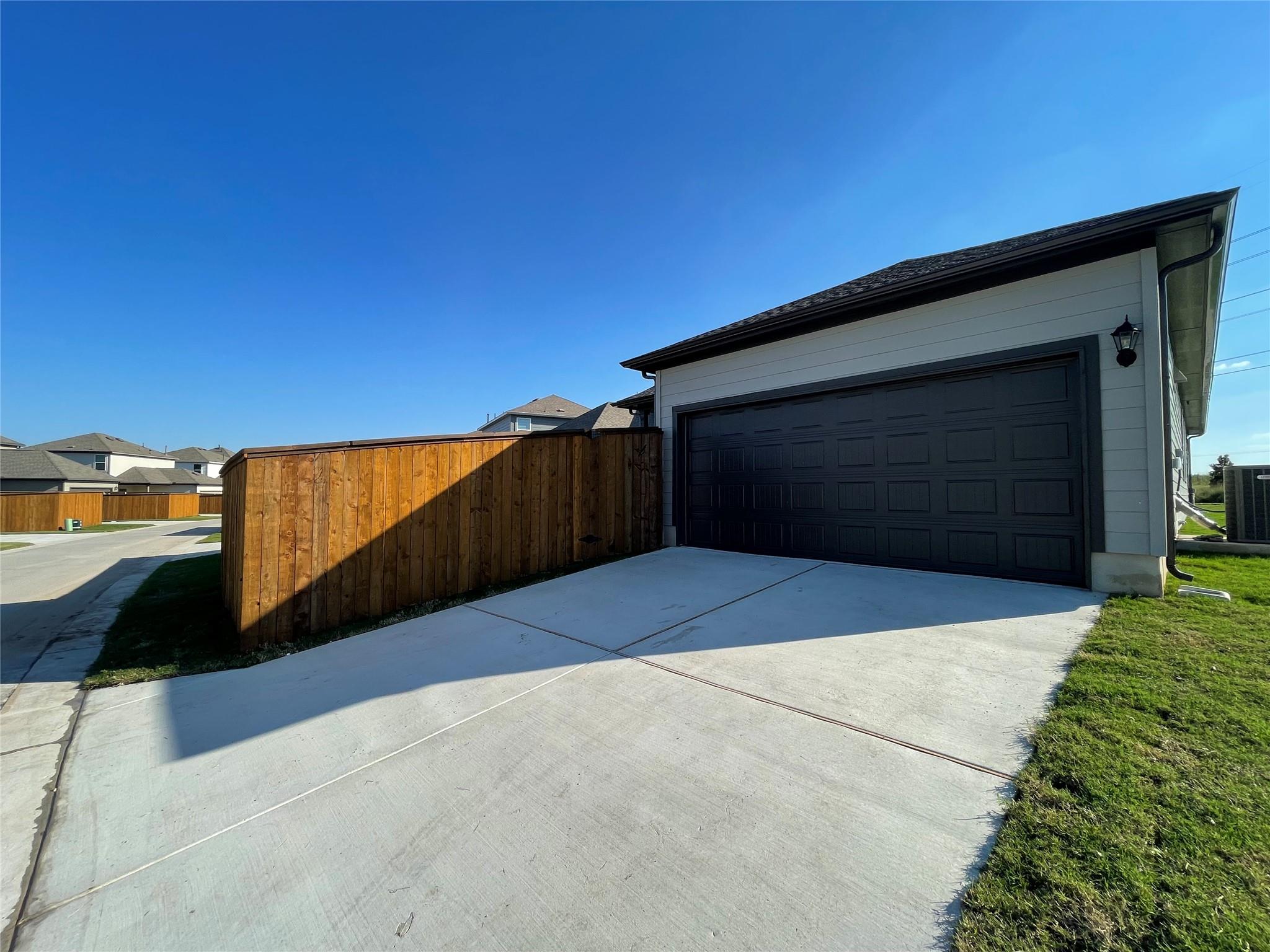 101 Thurman Holt Rd, Hutto, TX 78634