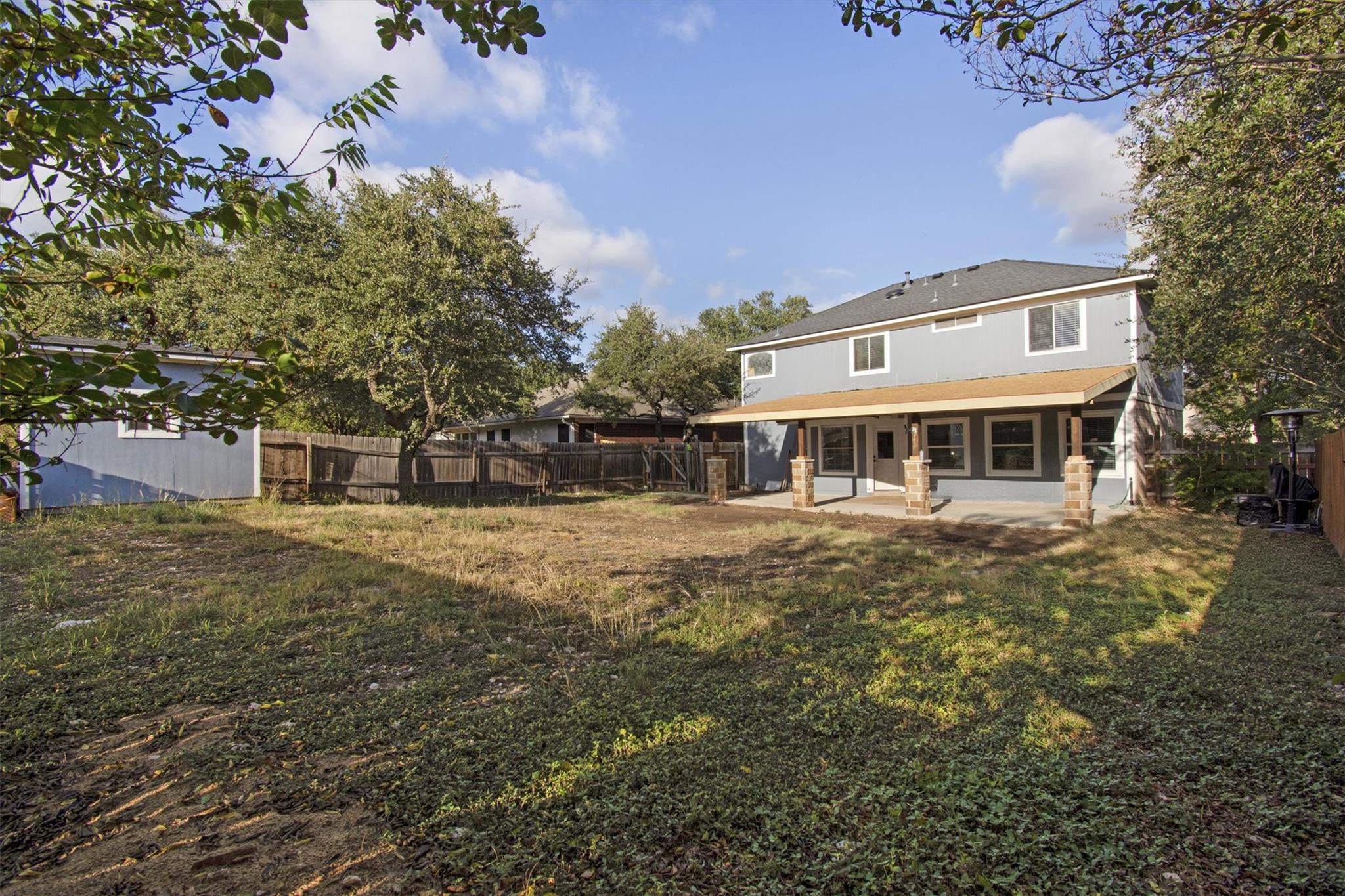 915 Tanglewood Dr, Leander, TX 78641