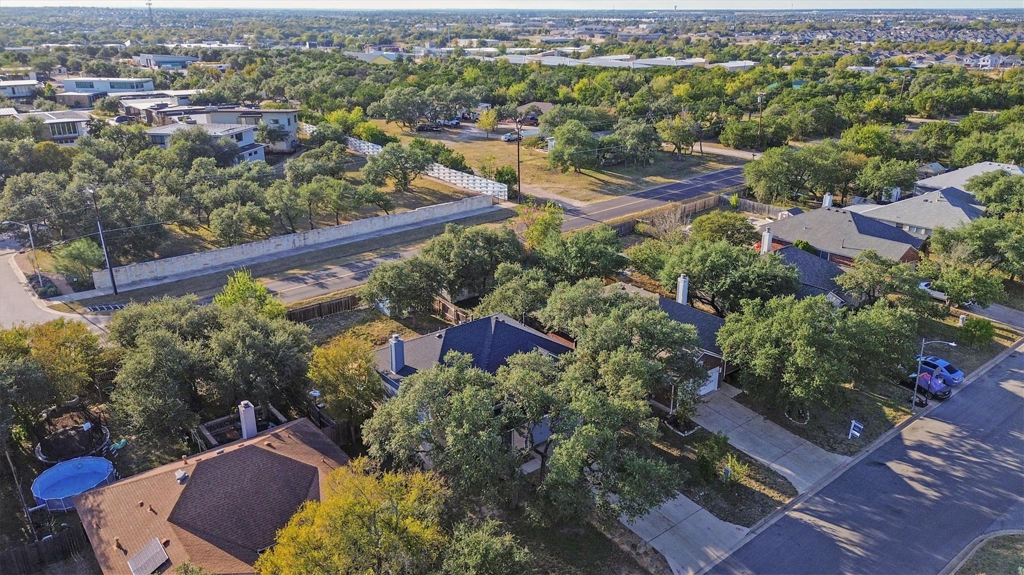 915 Tanglewood Dr, Leander, TX 78641