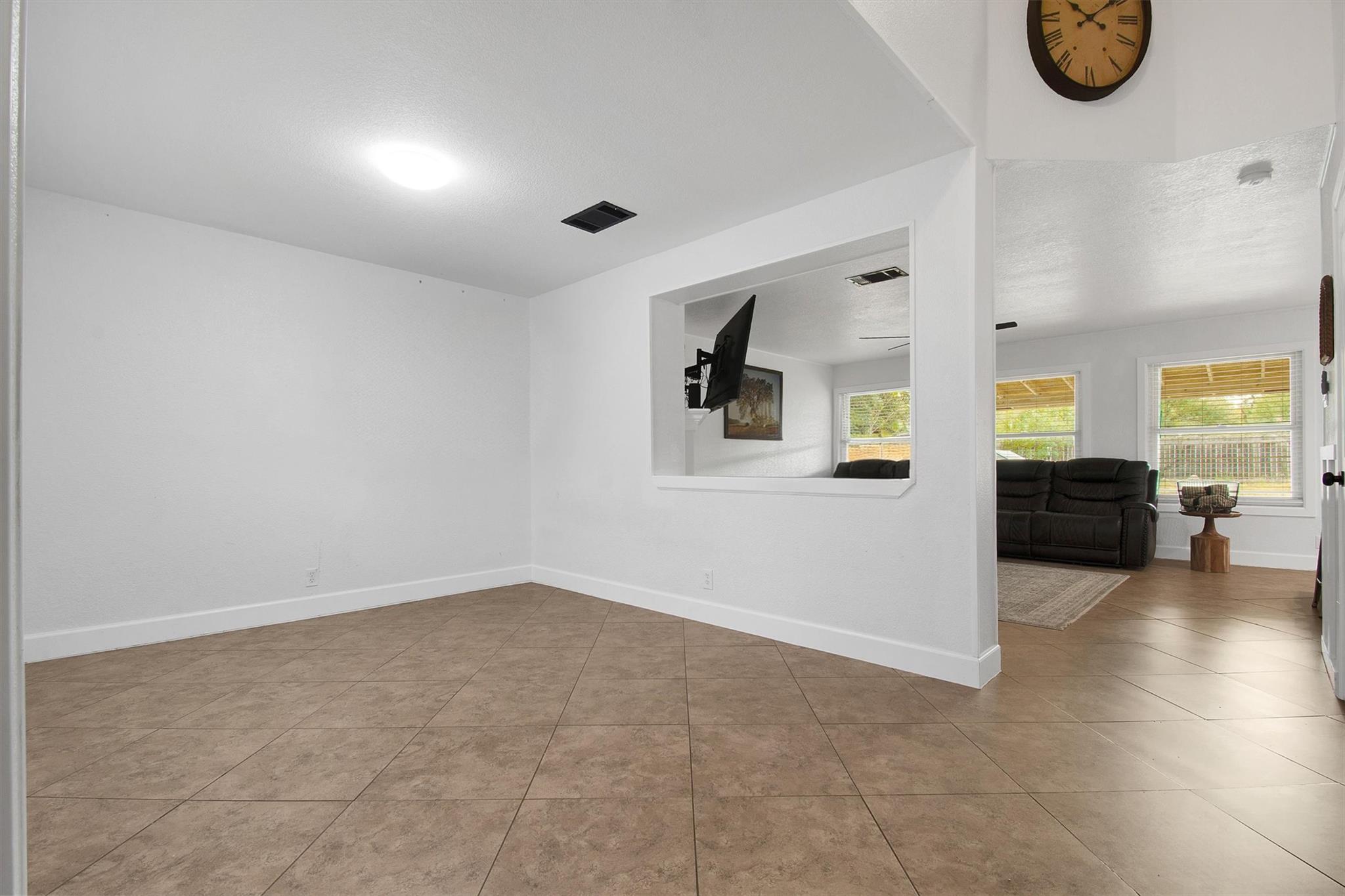 915 Tanglewood Dr, Leander, TX 78641