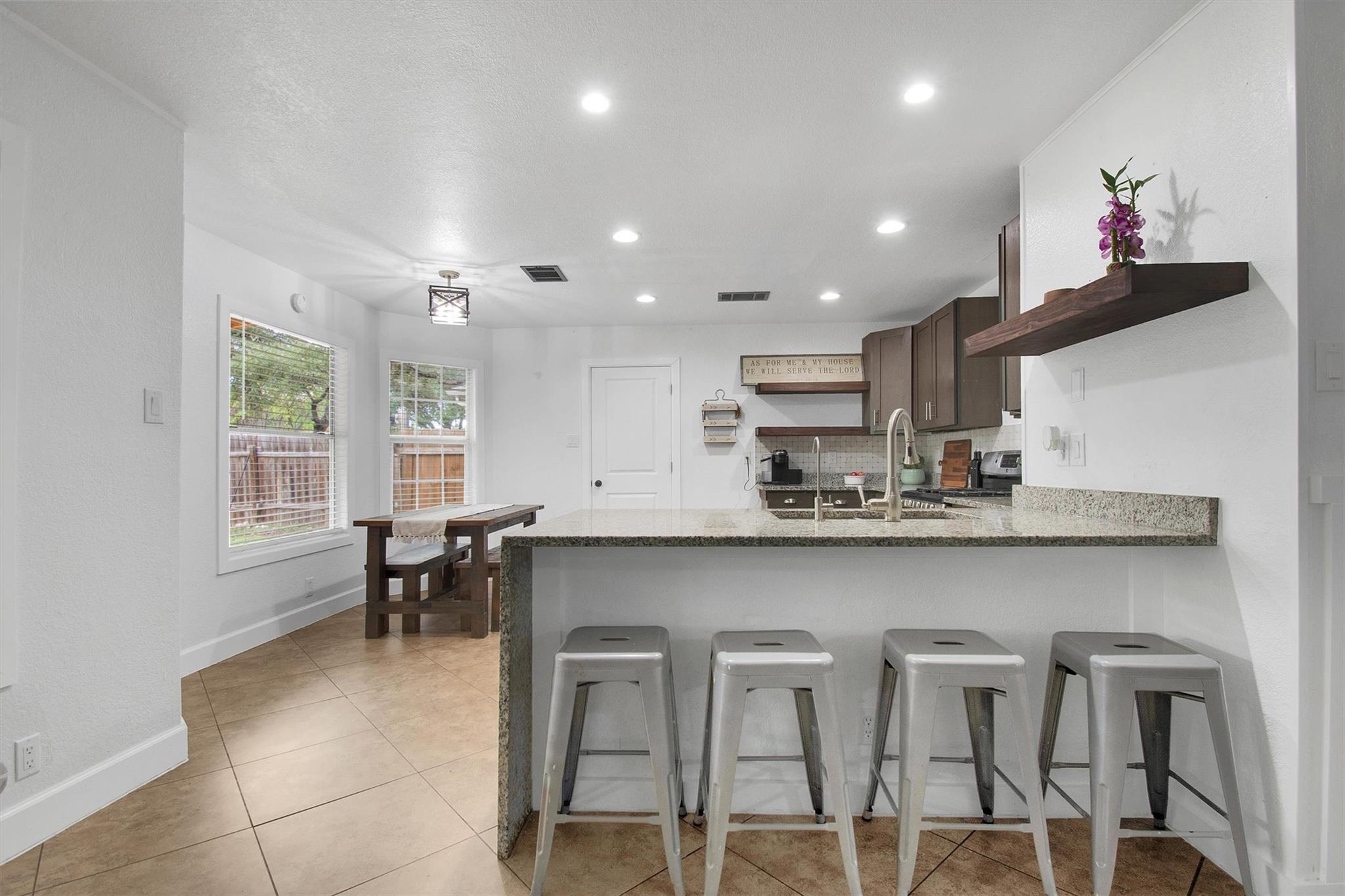 915 Tanglewood Dr, Leander, TX 78641