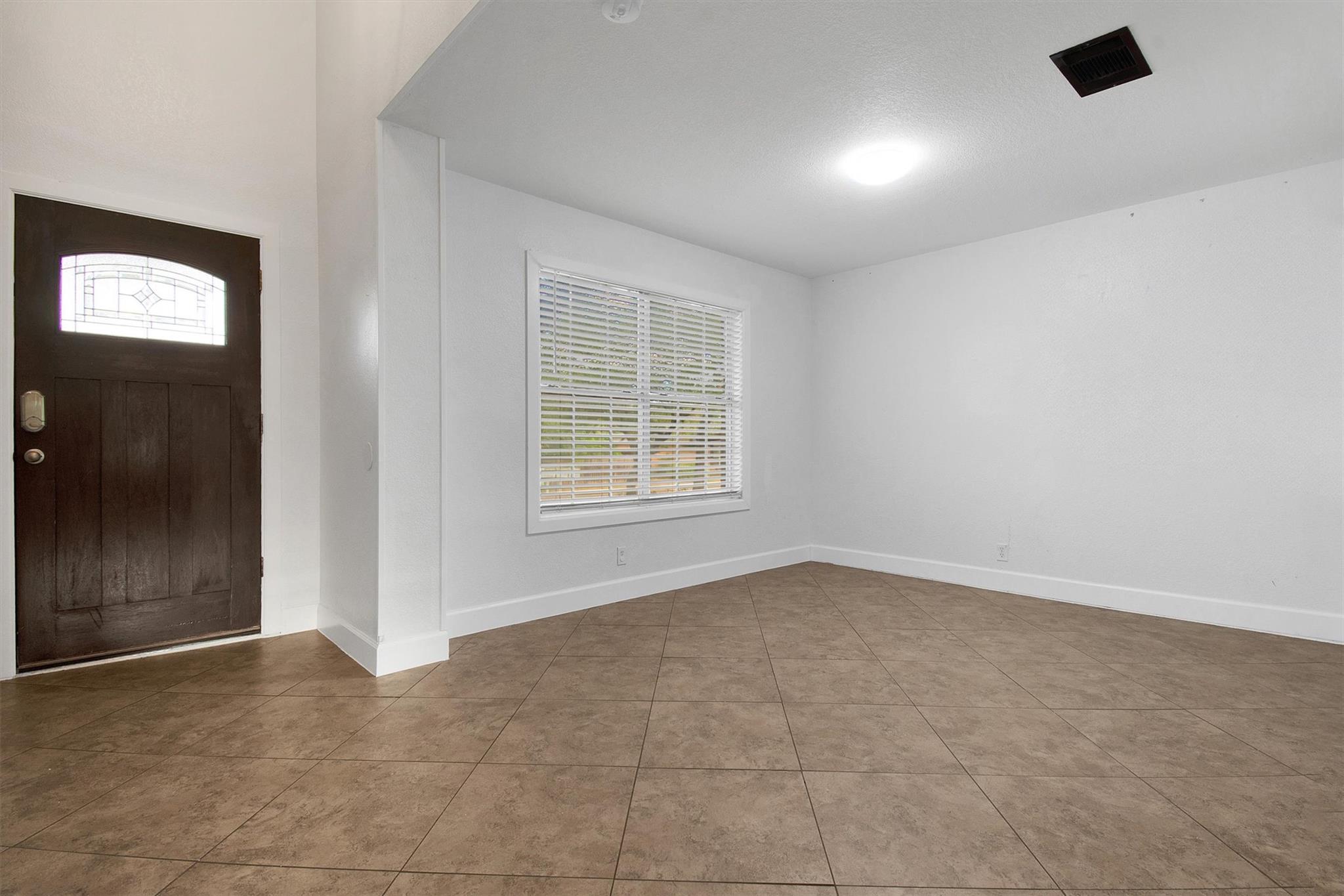 915 Tanglewood Dr, Leander, TX 78641