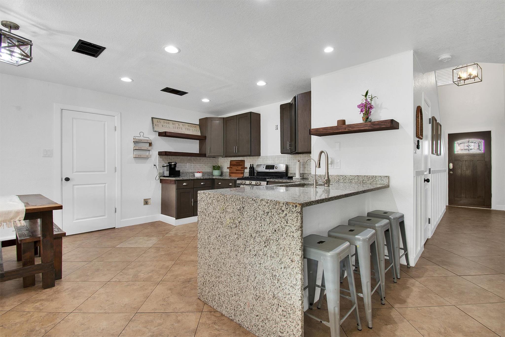 915 Tanglewood Dr, Leander, TX 78641