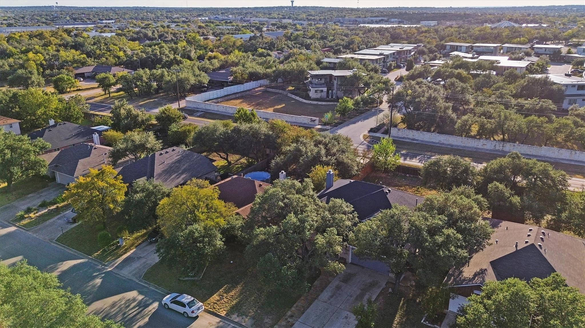 915 Tanglewood Dr, Leander, TX 78641