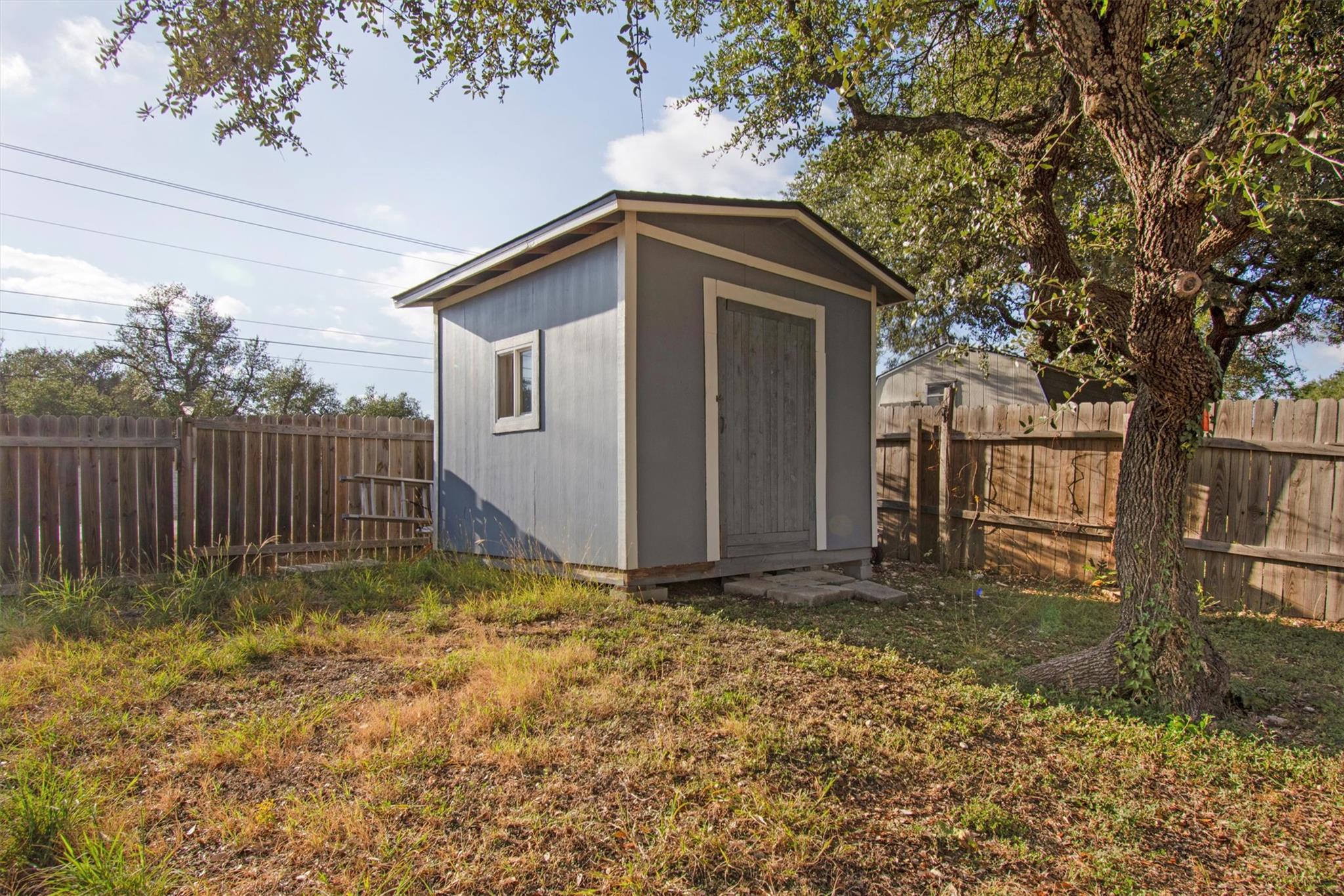 915 Tanglewood Dr, Leander, TX 78641