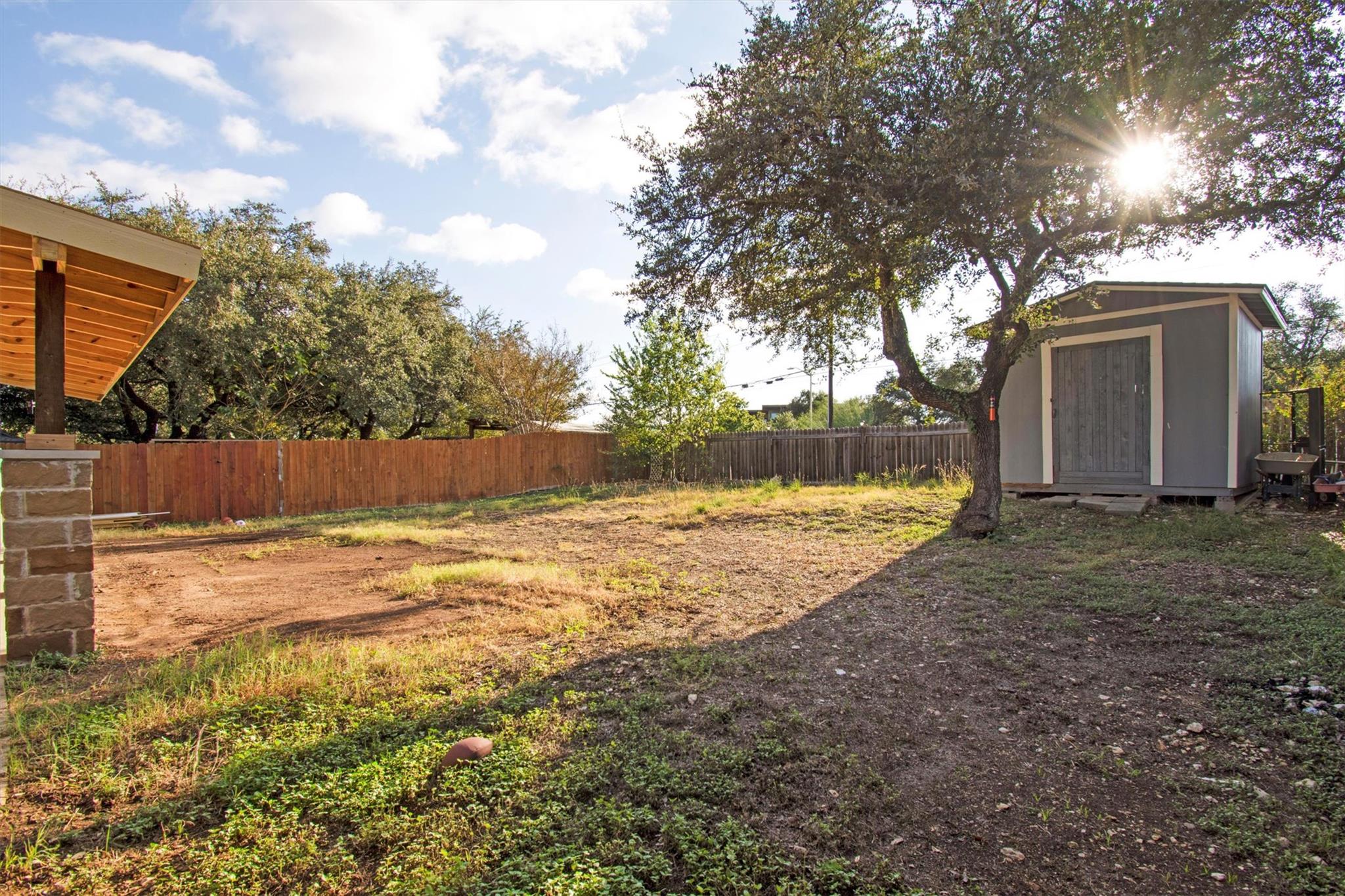 915 Tanglewood Dr, Leander, TX 78641