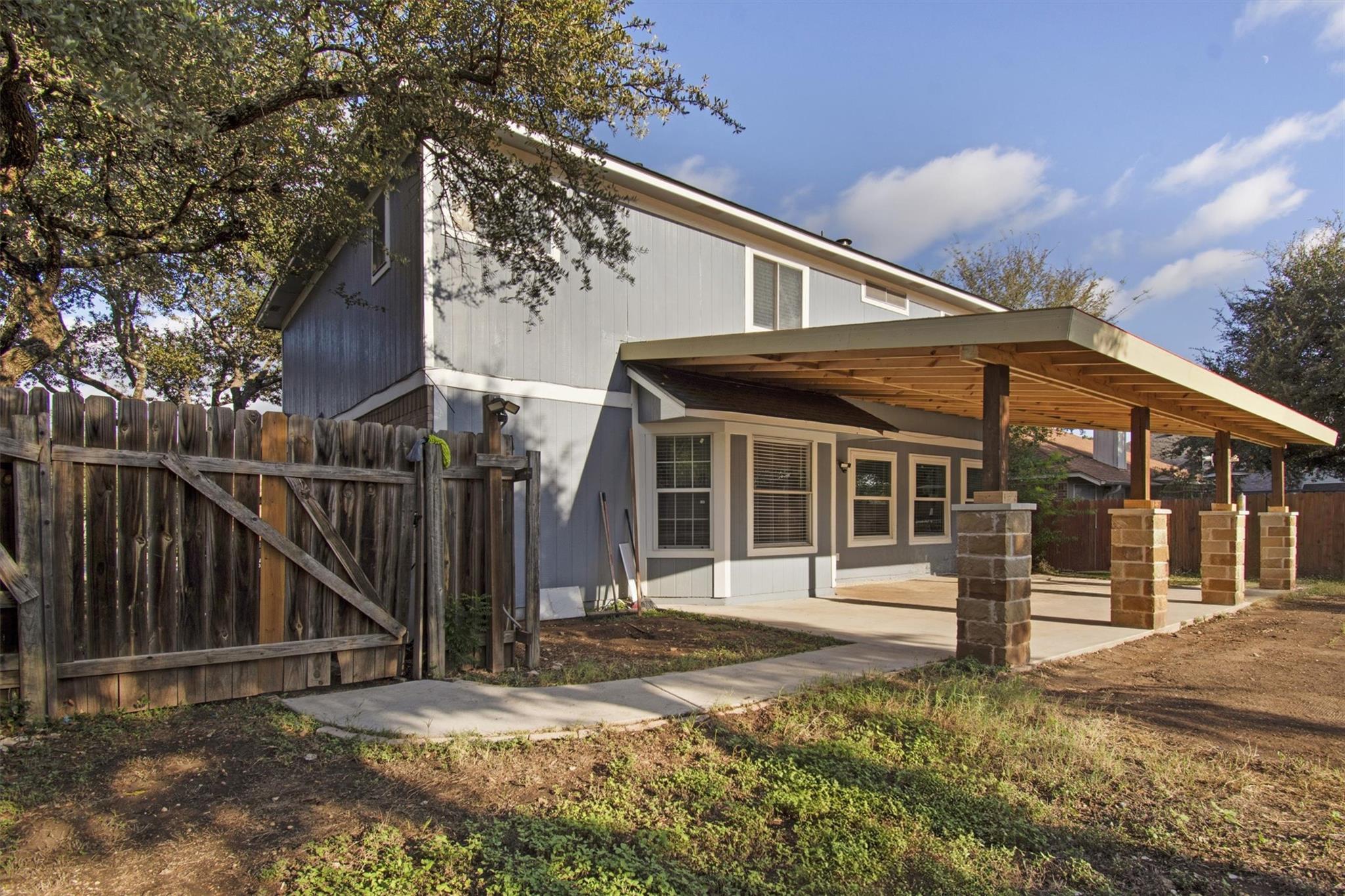 915 Tanglewood Dr, Leander, TX 78641