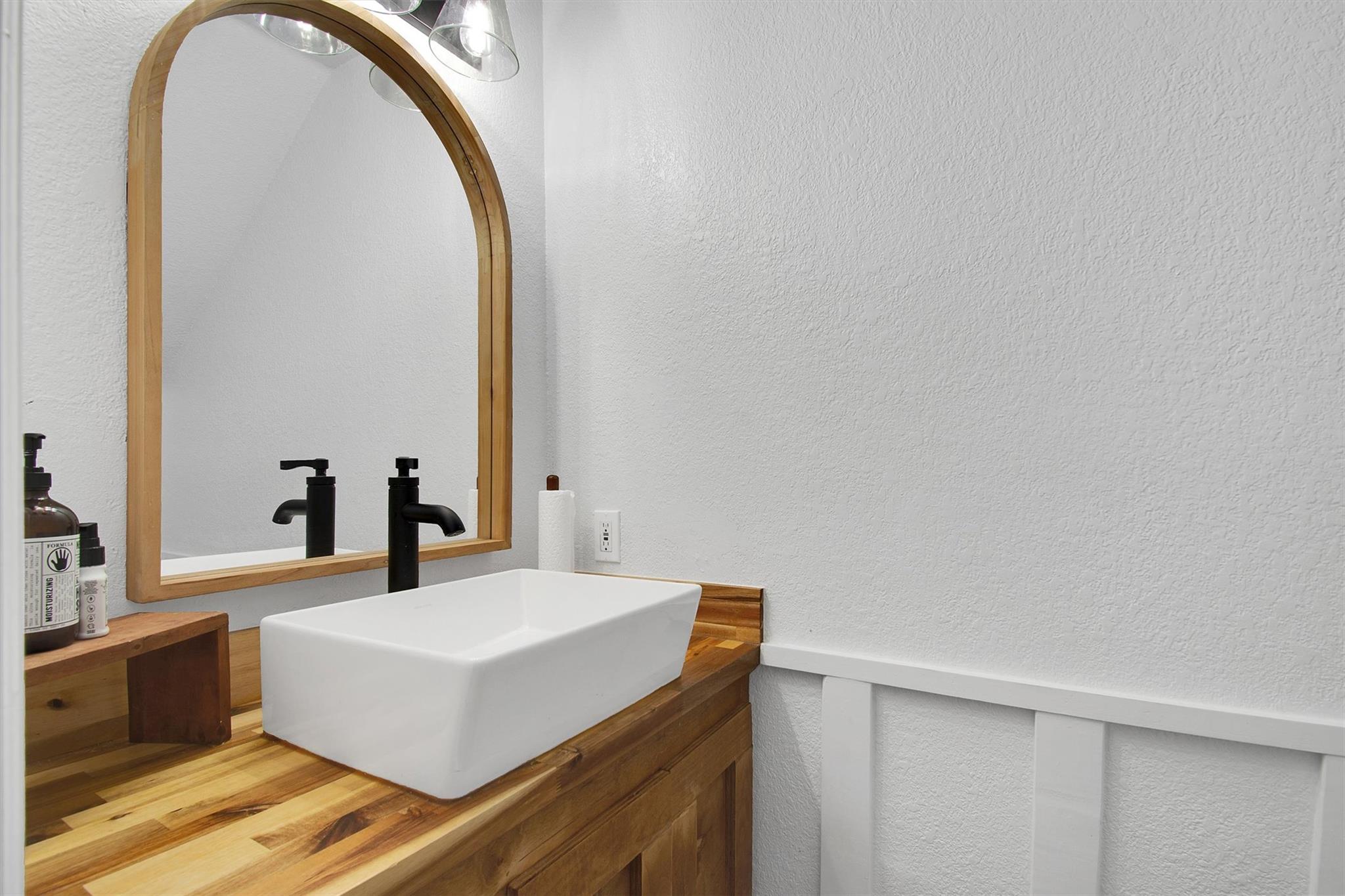 915 Tanglewood Dr, Leander, TX 78641