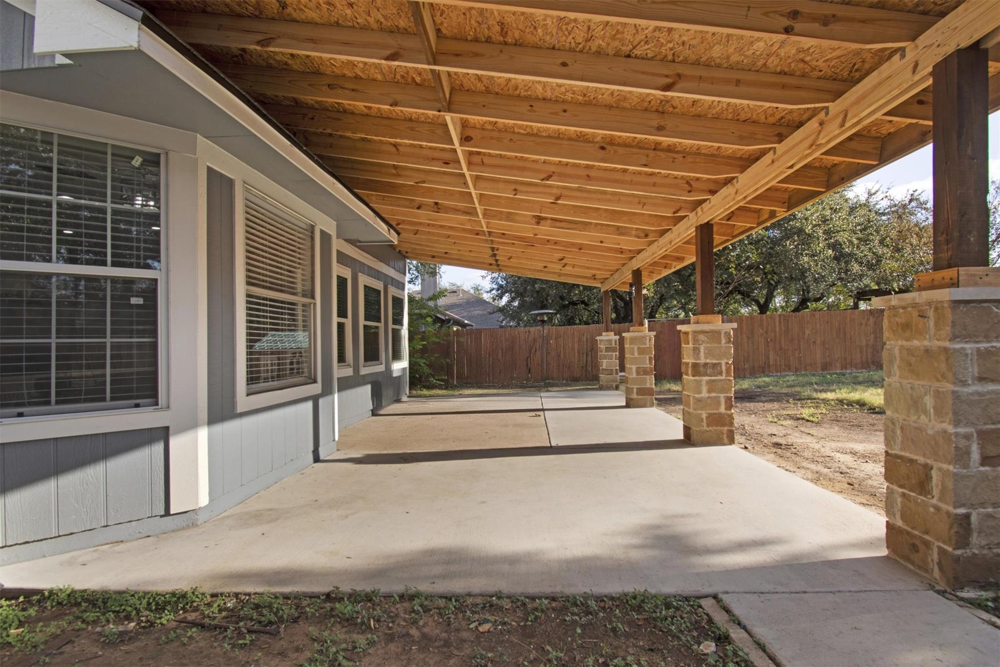 915 Tanglewood Dr, Leander, TX 78641